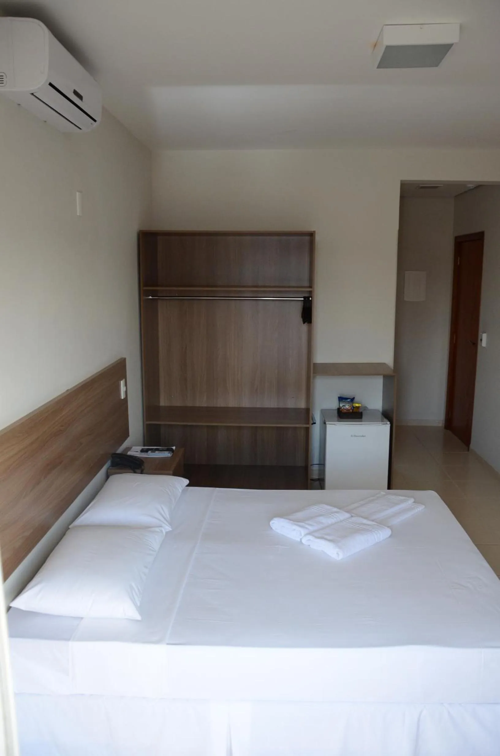 Photo of the whole room, Bed in Rota Hotéis