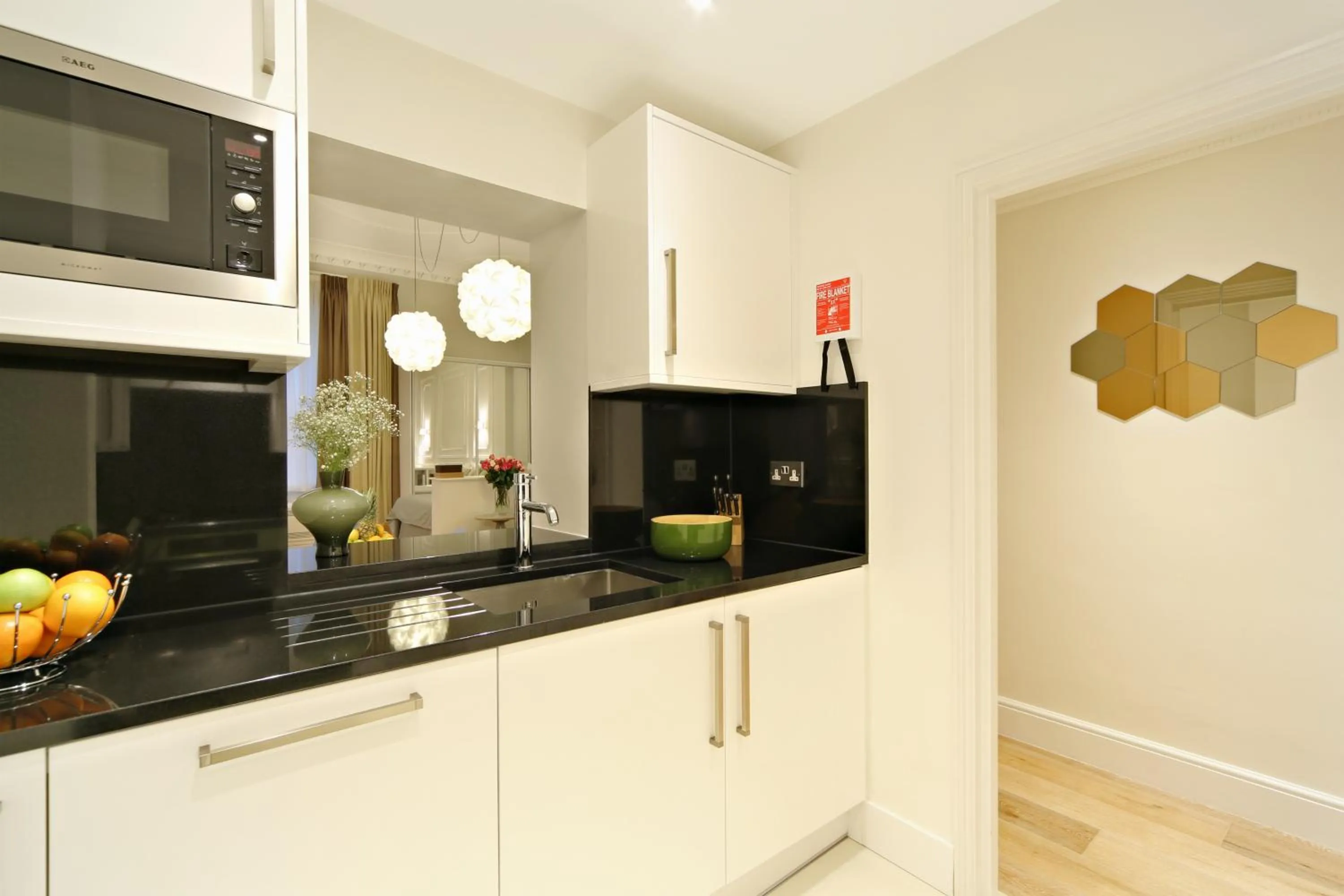 Kitchen or kitchenette in Queensgate Court