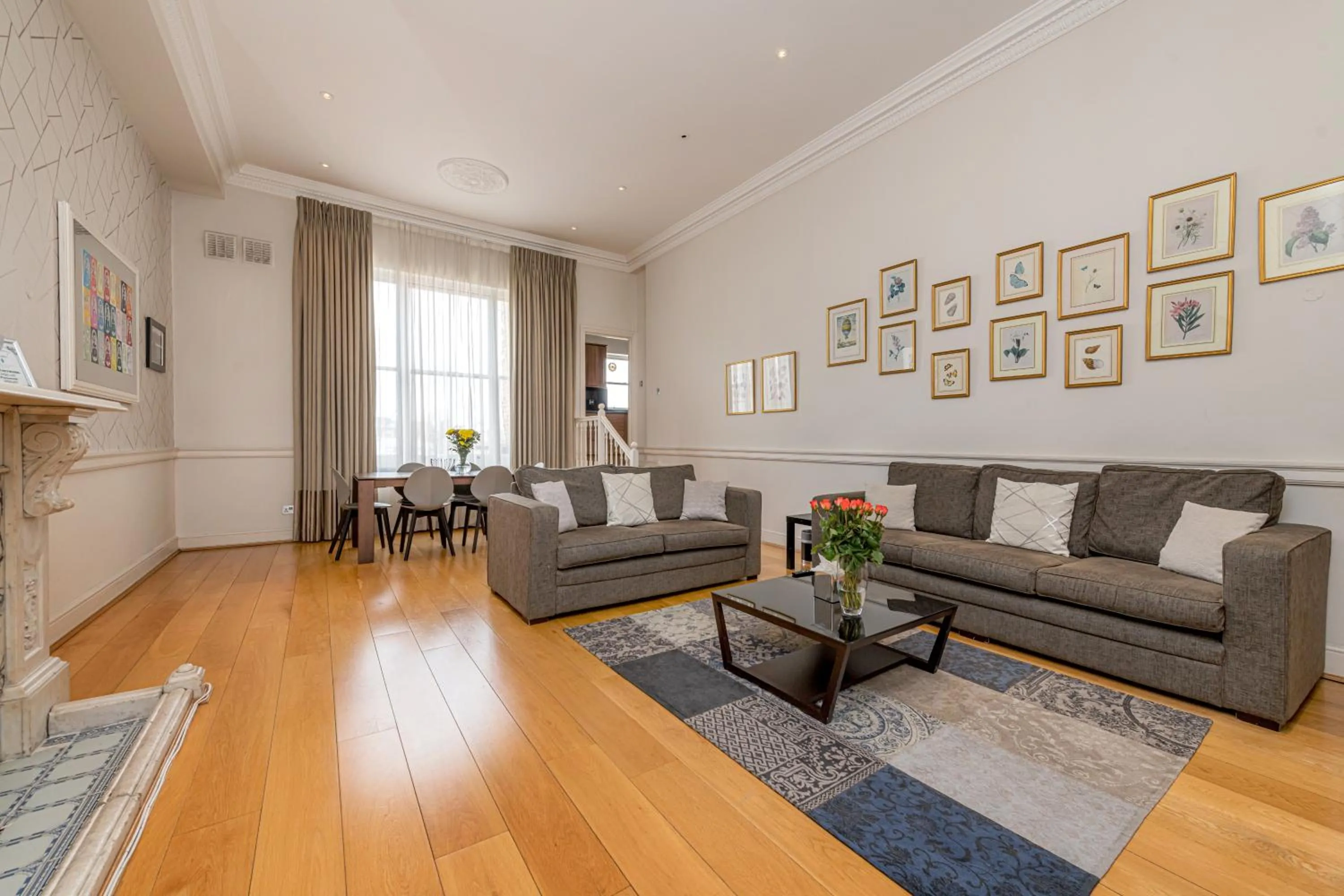 Living room in Queensgate Court