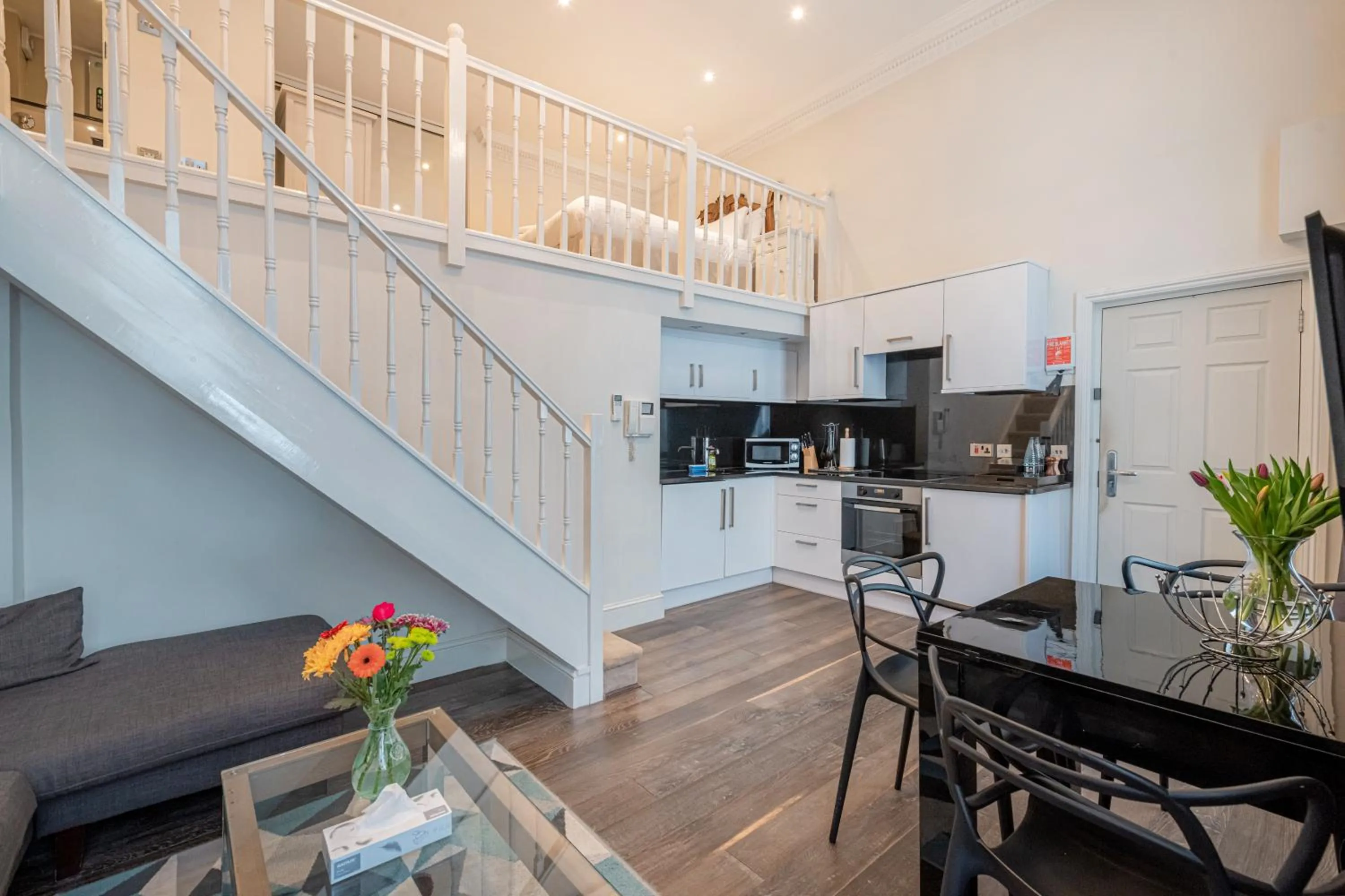 Kitchen or kitchenette in Queensgate Court