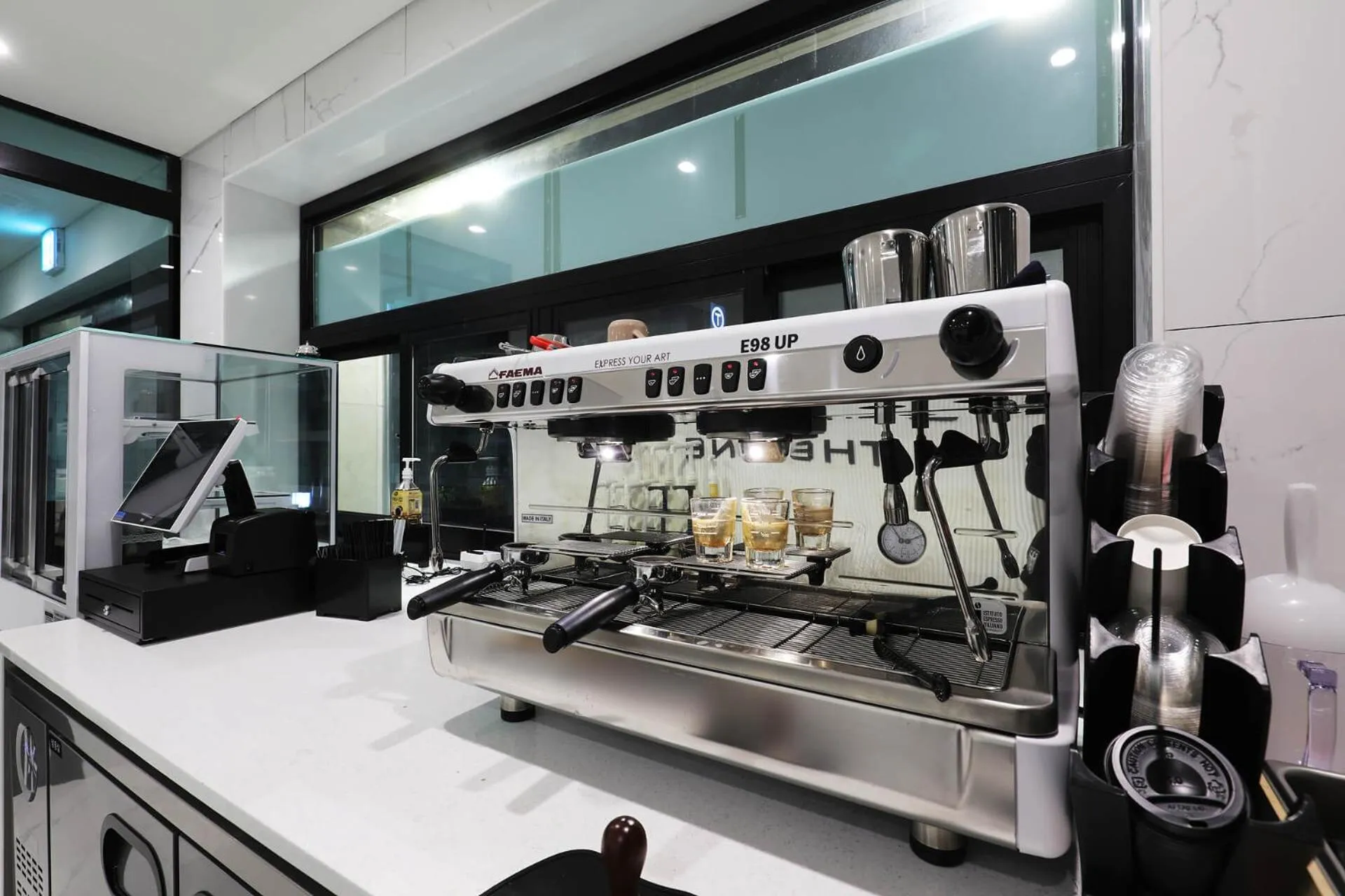 Coffee/tea facilities in Hotel The One