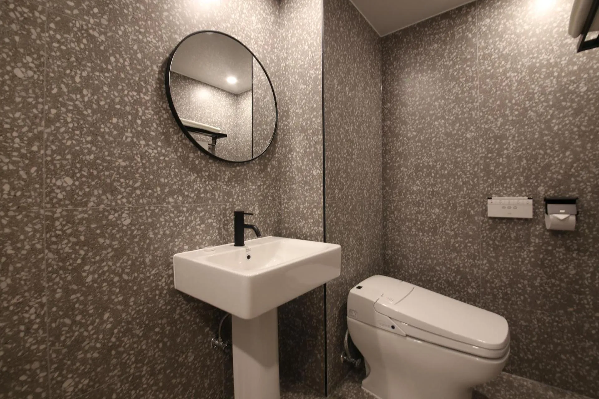 Shower in Hotel The One