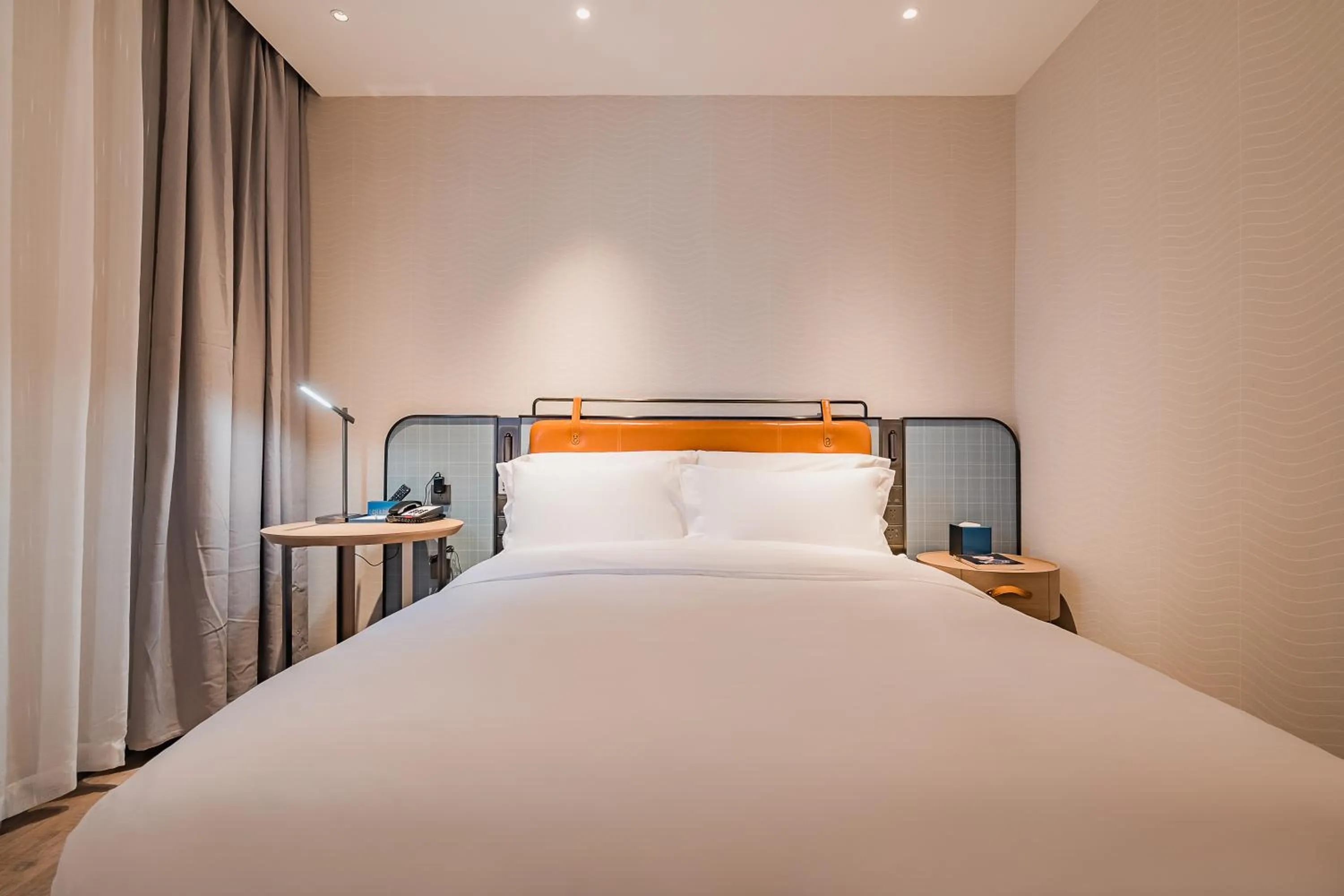 Bed in Echarm Plus International Hotel Guangzhou South Railway Station Zhongcun Metro Station Branch