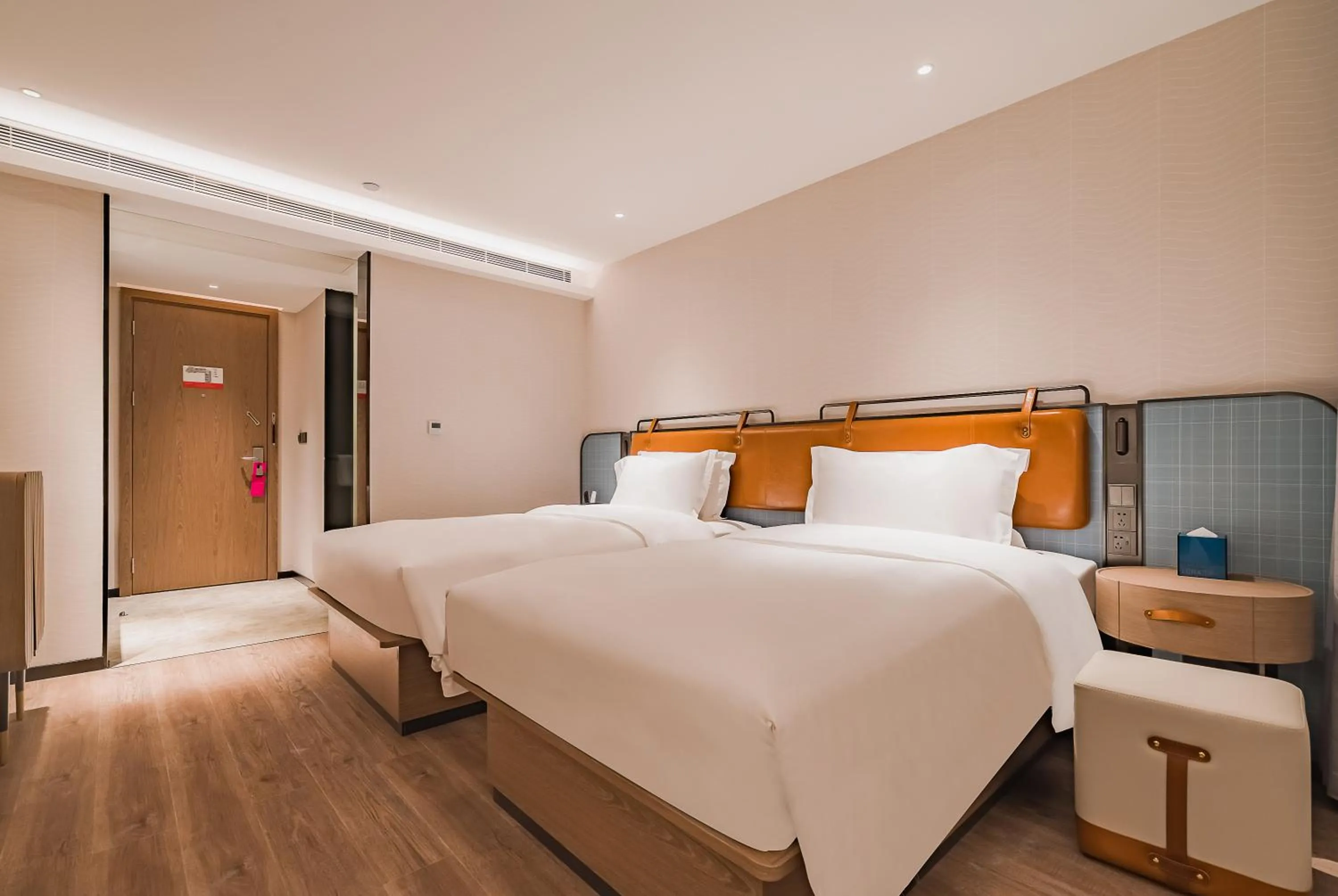 Bed in Echarm Plus International Hotel Guangzhou South Railway Station Zhongcun Metro Station Branch