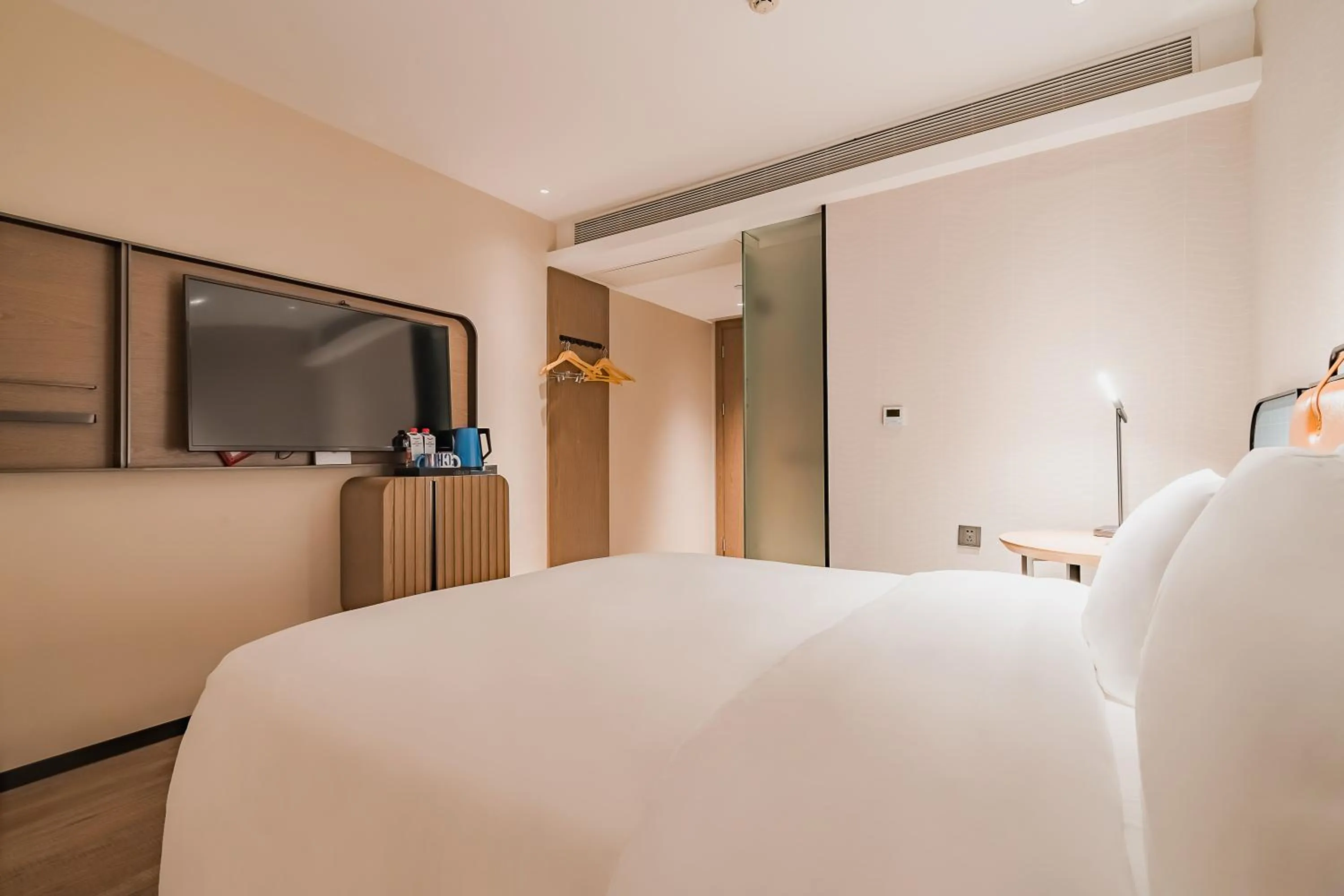 Bed in Echarm Plus International Hotel Guangzhou South Railway Station Zhongcun Metro Station Branch
