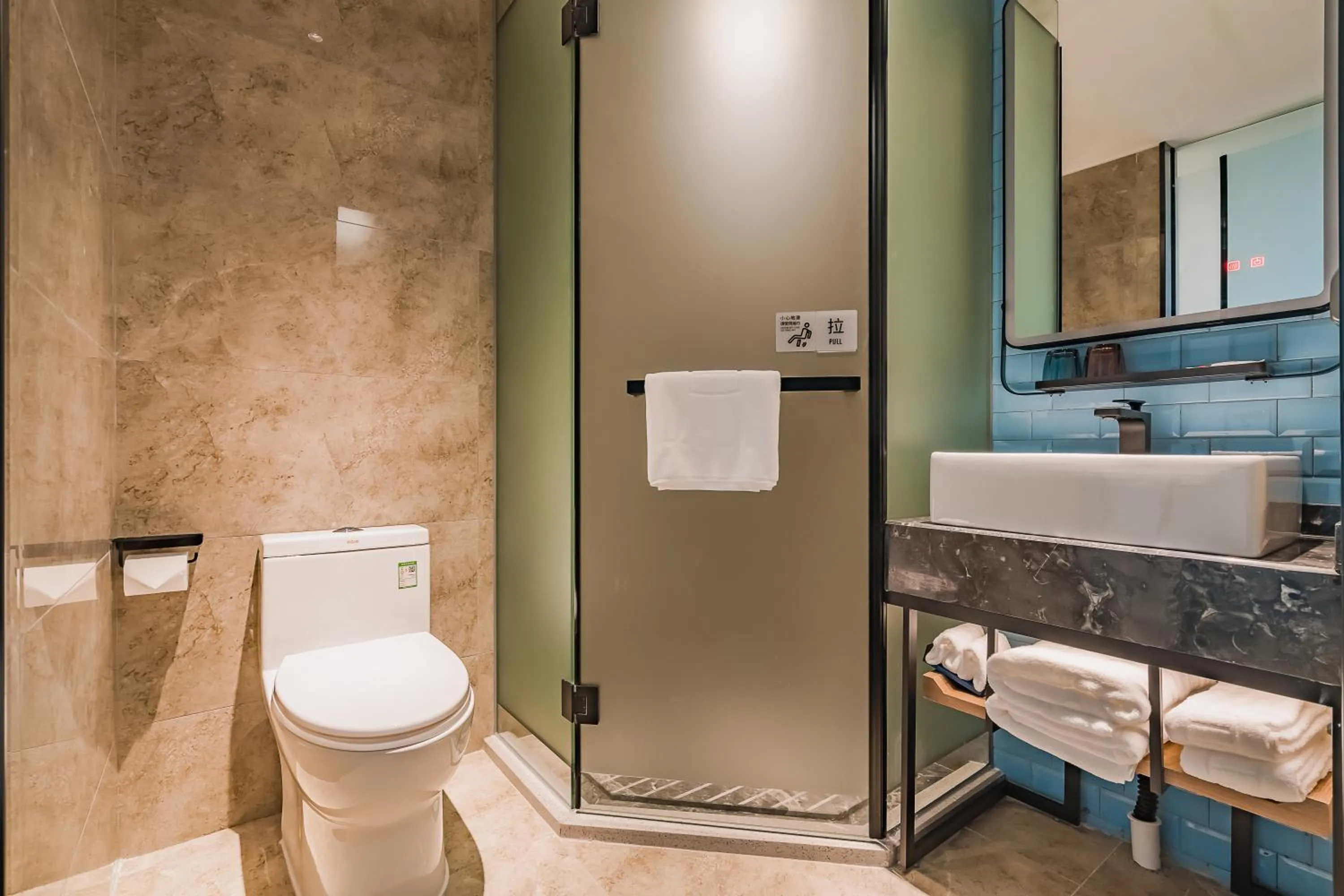 Shower in Echarm Plus International Hotel Guangzhou South Railway Station Zhongcun Metro Station Branch