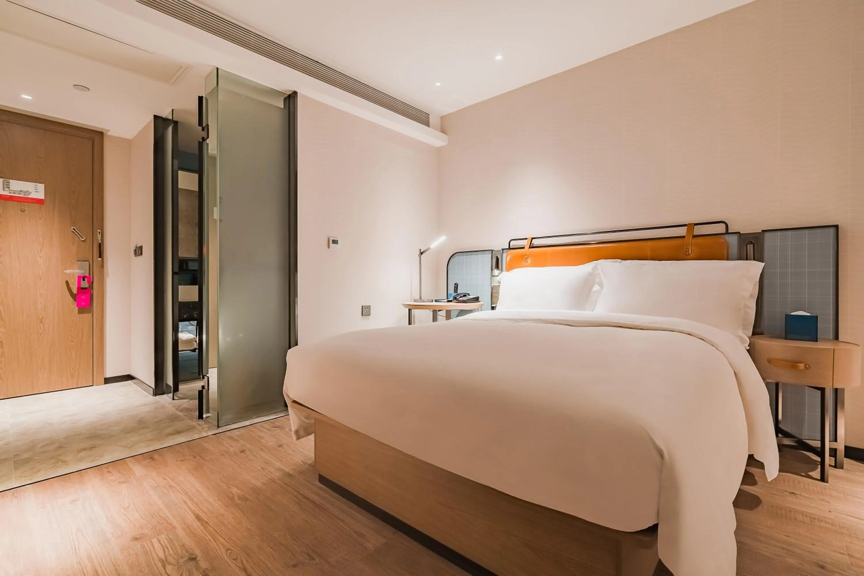 Bed in Echarm Plus International Hotel Guangzhou South Railway Station Zhongcun Metro Station Branch