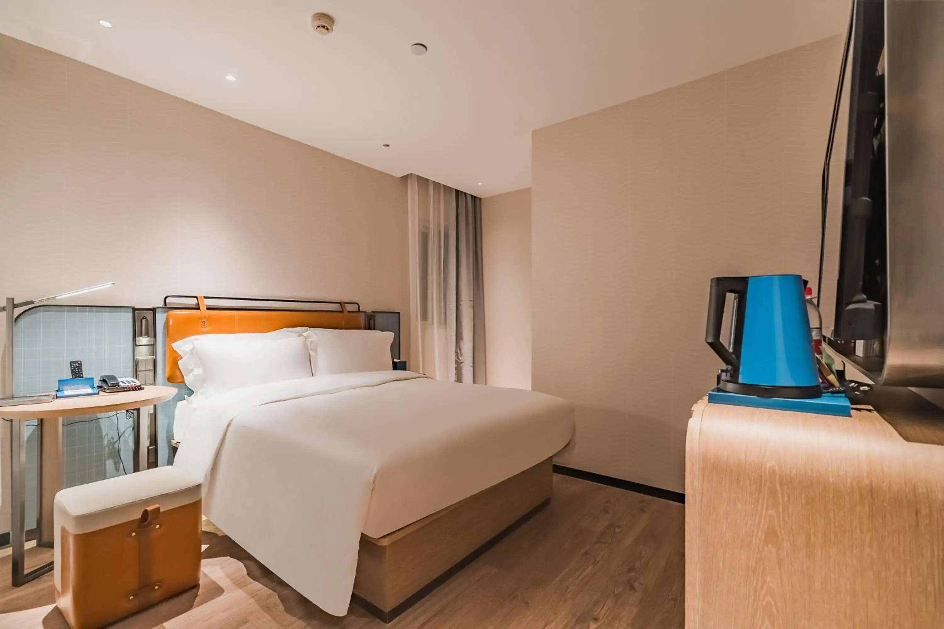 Standard Queen Room in Echarm Plus International Hotel Guangzhou South Railway Station Zhongcun Metro Station Branch Standard Queen Room in Echarm Plus International Hotel Guangzhou South Railway Station Zhongcun Metro Station Branch