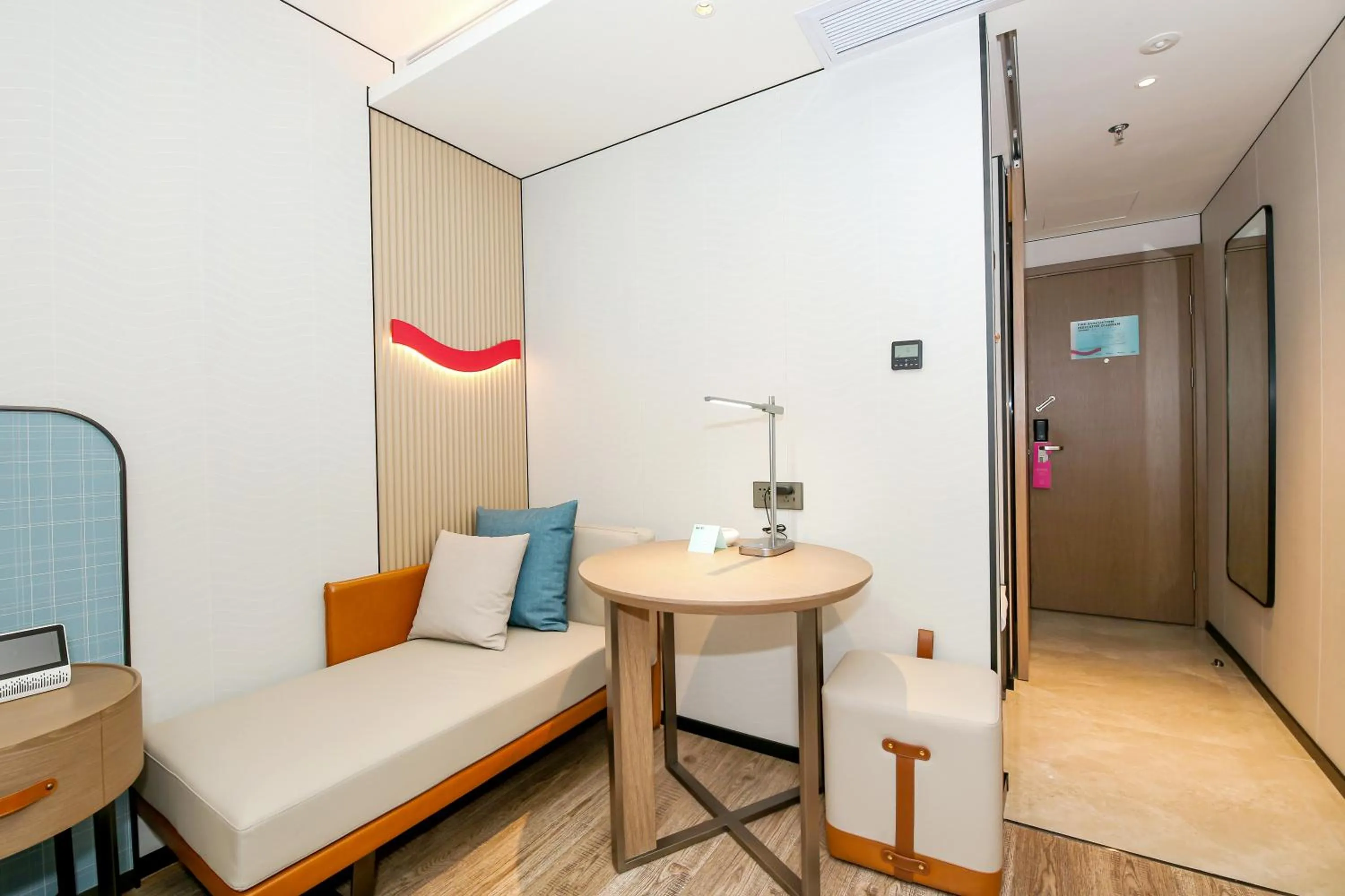 Seating area, Bed in Echarm Plus International Hotel Guangzhou South Railway Station Zhongcun Metro Station Branch