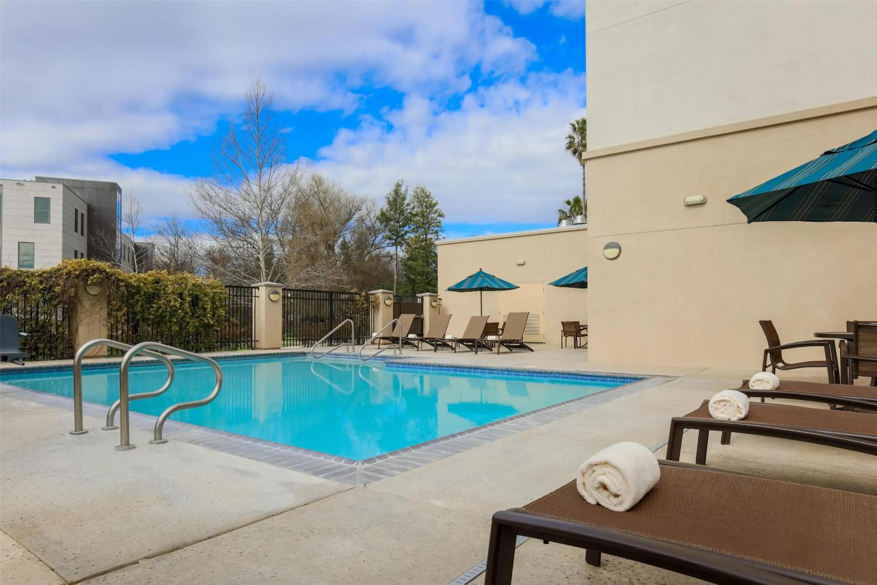 Swimming pool in Hyatt Place UC Davis