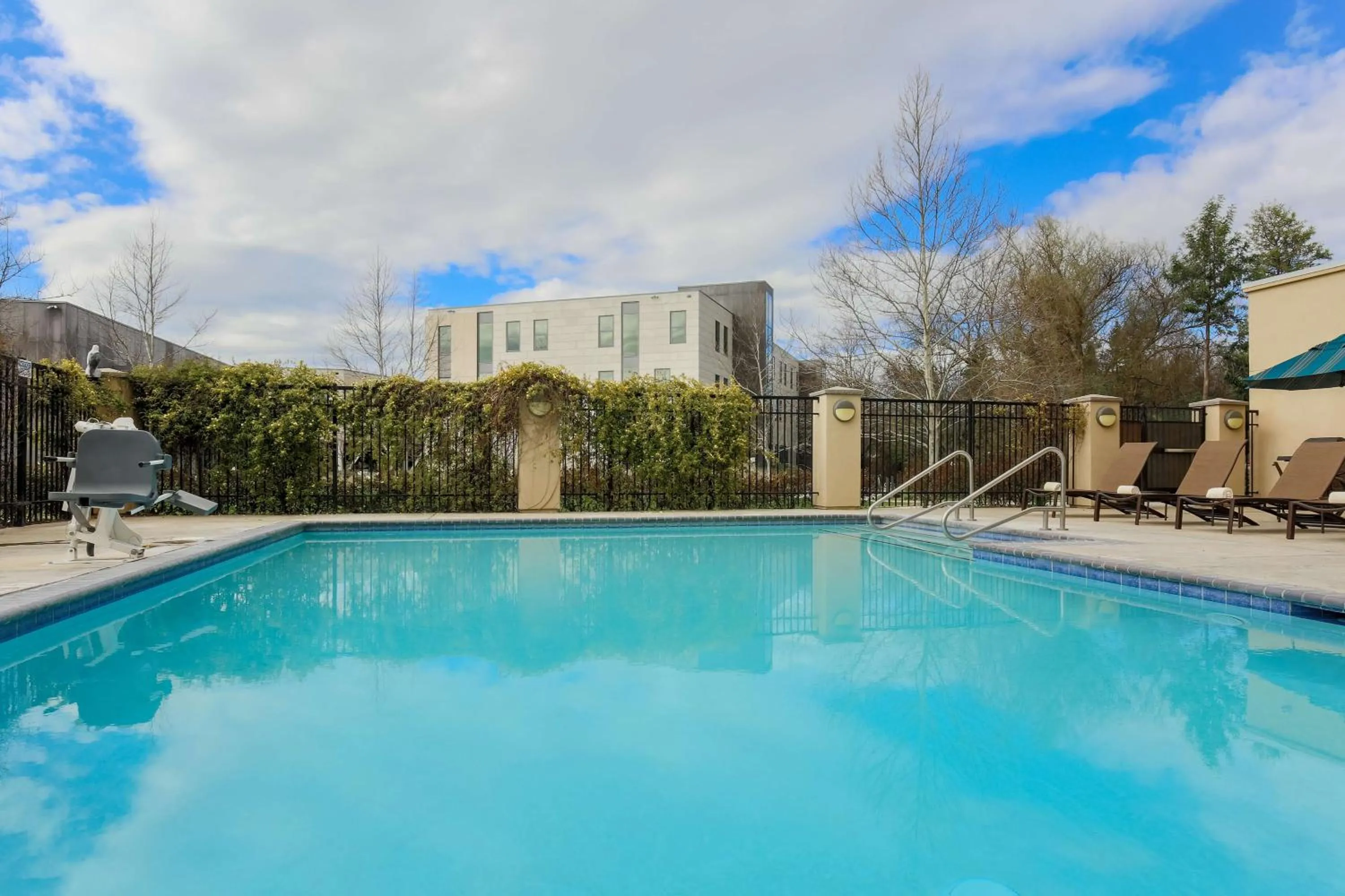 Swimming pool in Hyatt Place UC Davis