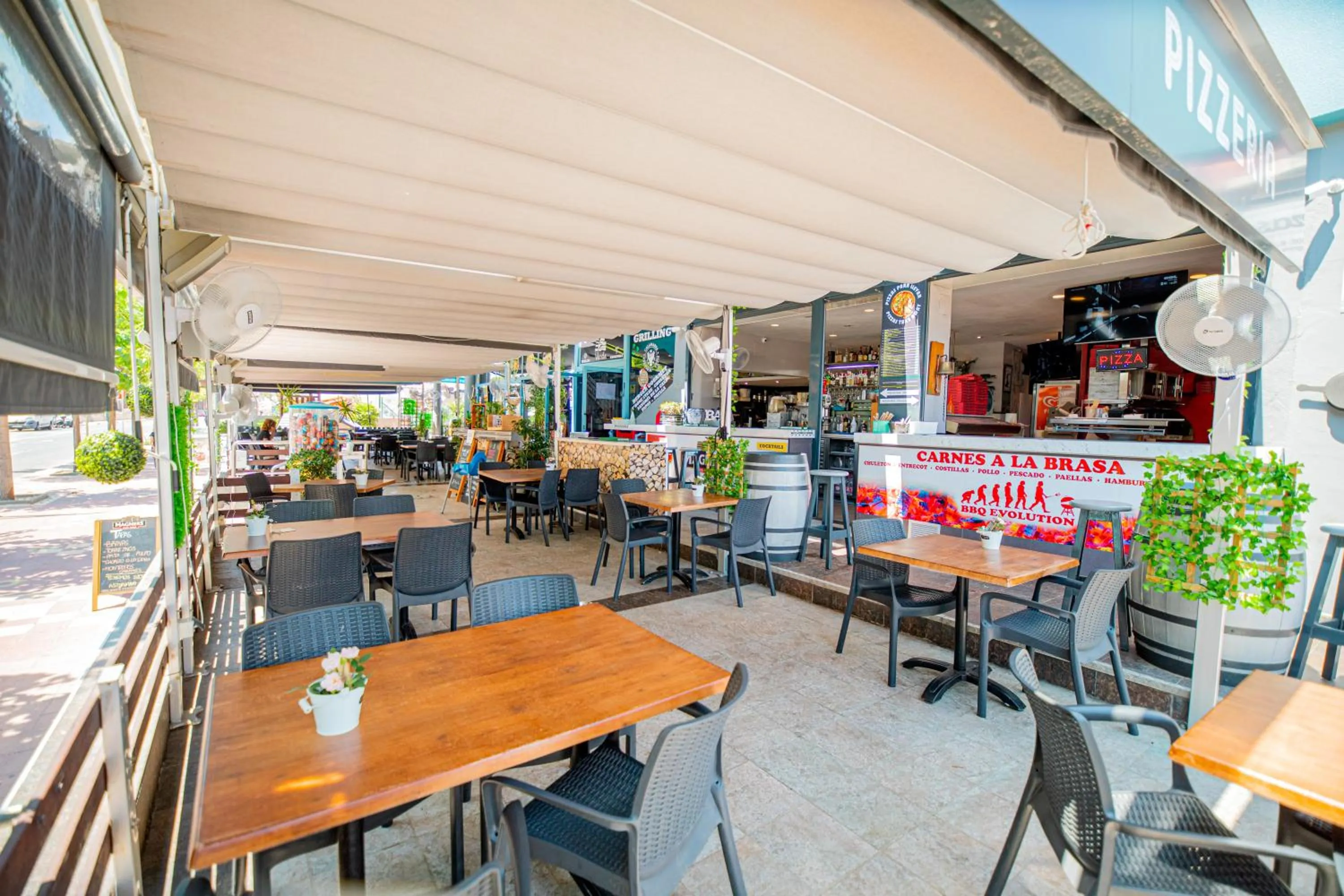 Restaurant/places to eat in Rentalmar Costa Verde