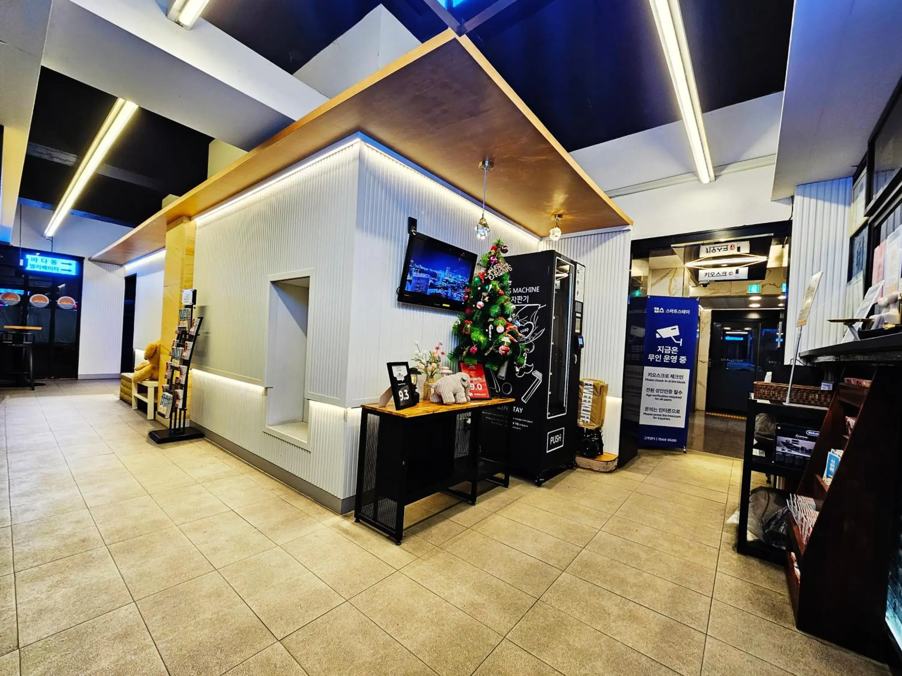 Property building in Sokcho Ritz Hotel Property building in Sokcho Ritz Hotel