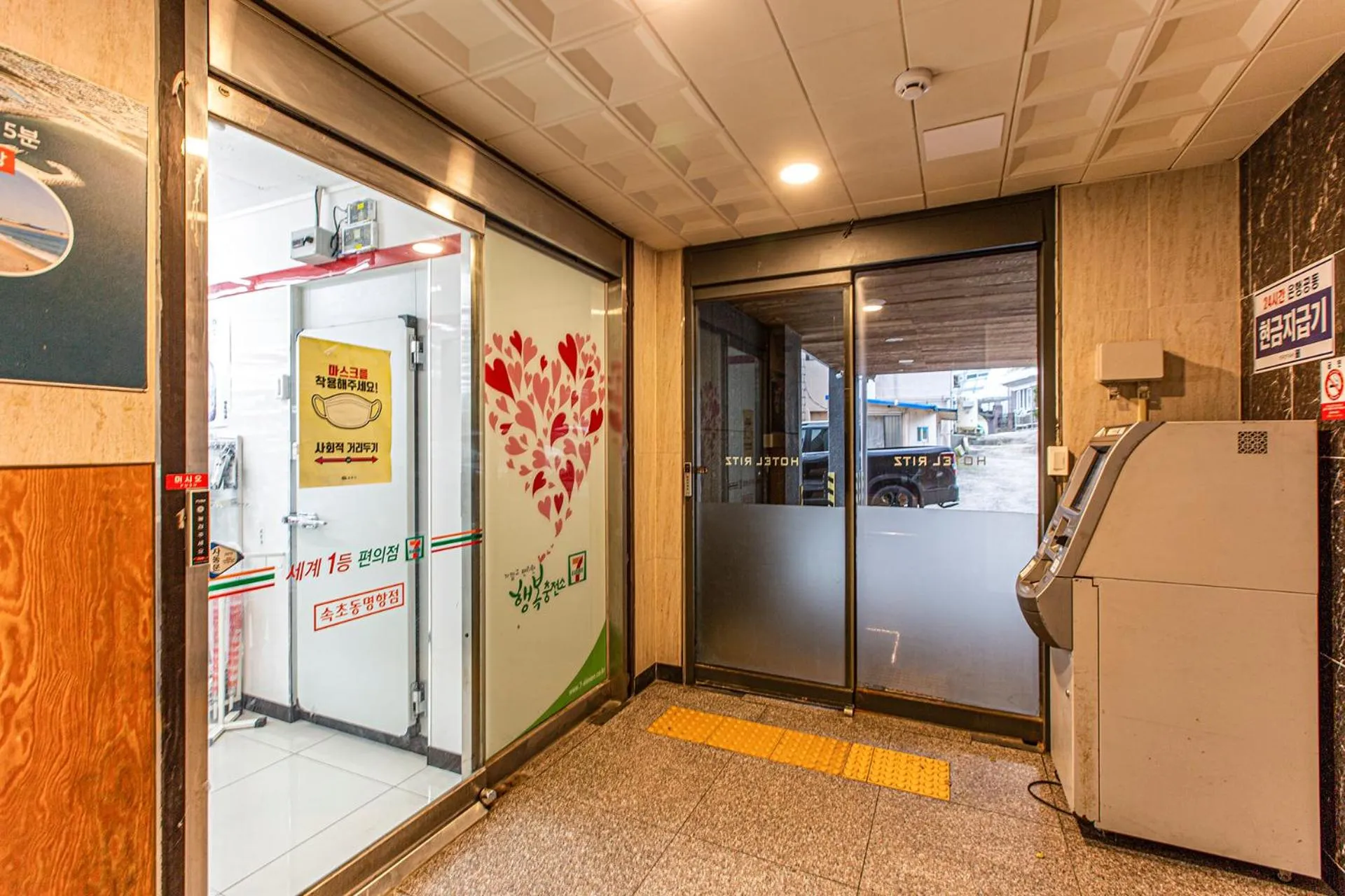 elevator in Sokcho Ritz Hotel