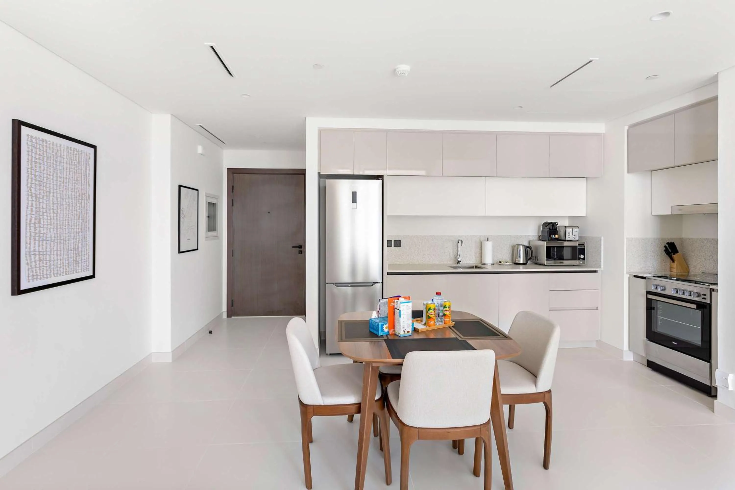 Kitchen or kitchenette in Silkhaus Vacation Homes 1BDR with Beach Access in Marina Vista
