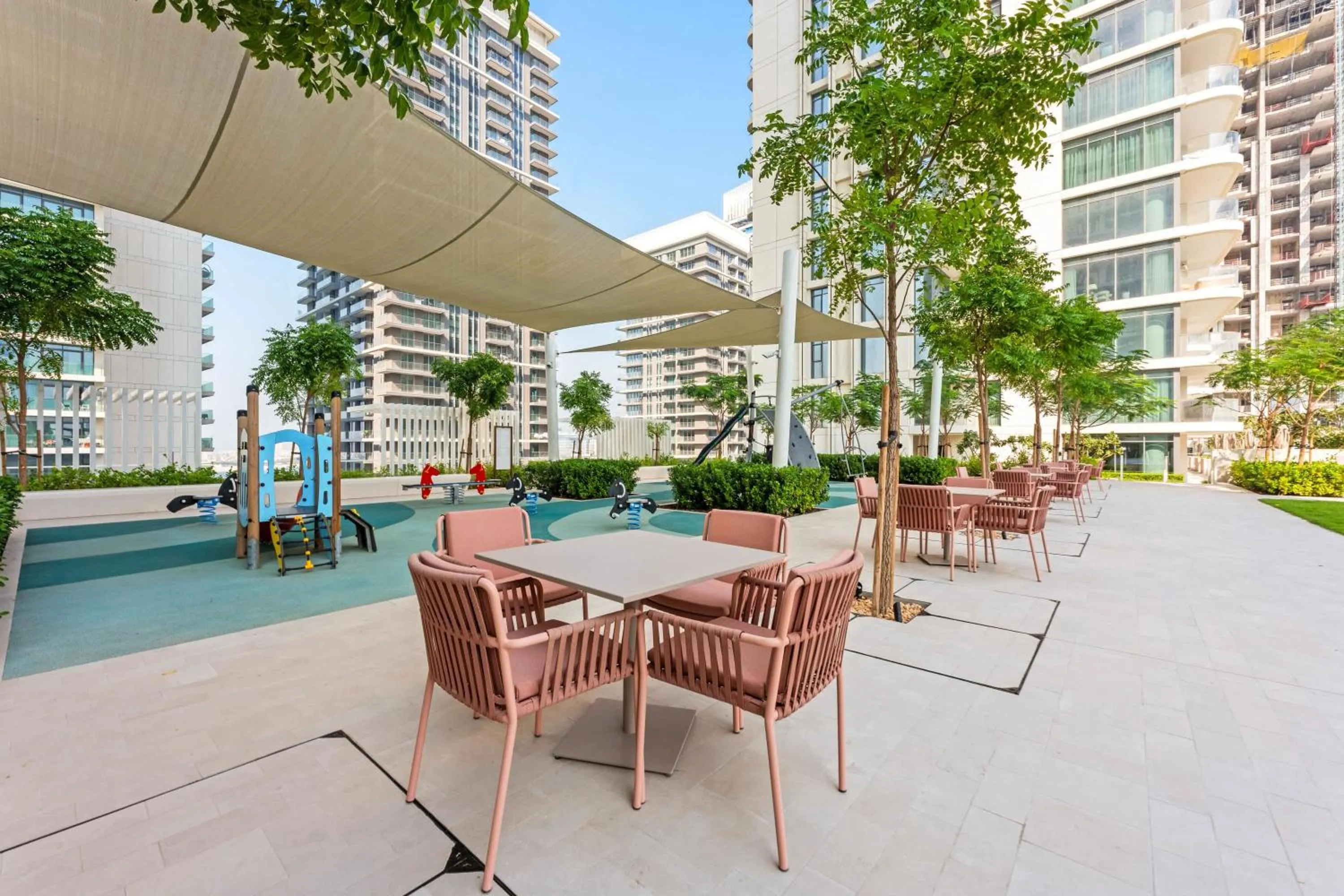 Property building in Silkhaus Vacation Homes 1BDR with Beach Access in Marina Vista