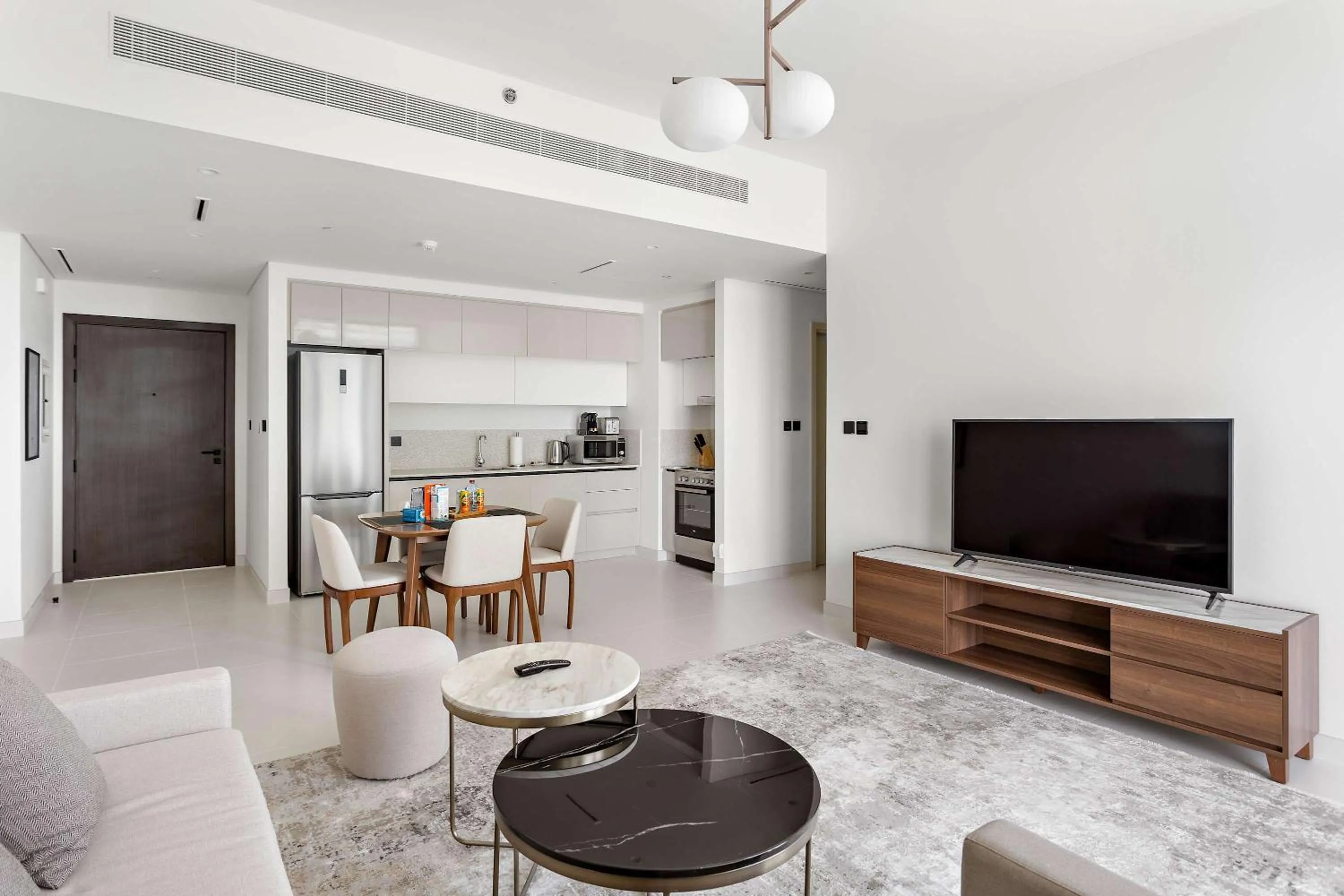 Living room in Silkhaus Vacation Homes 1BDR with Beach Access in Marina Vista