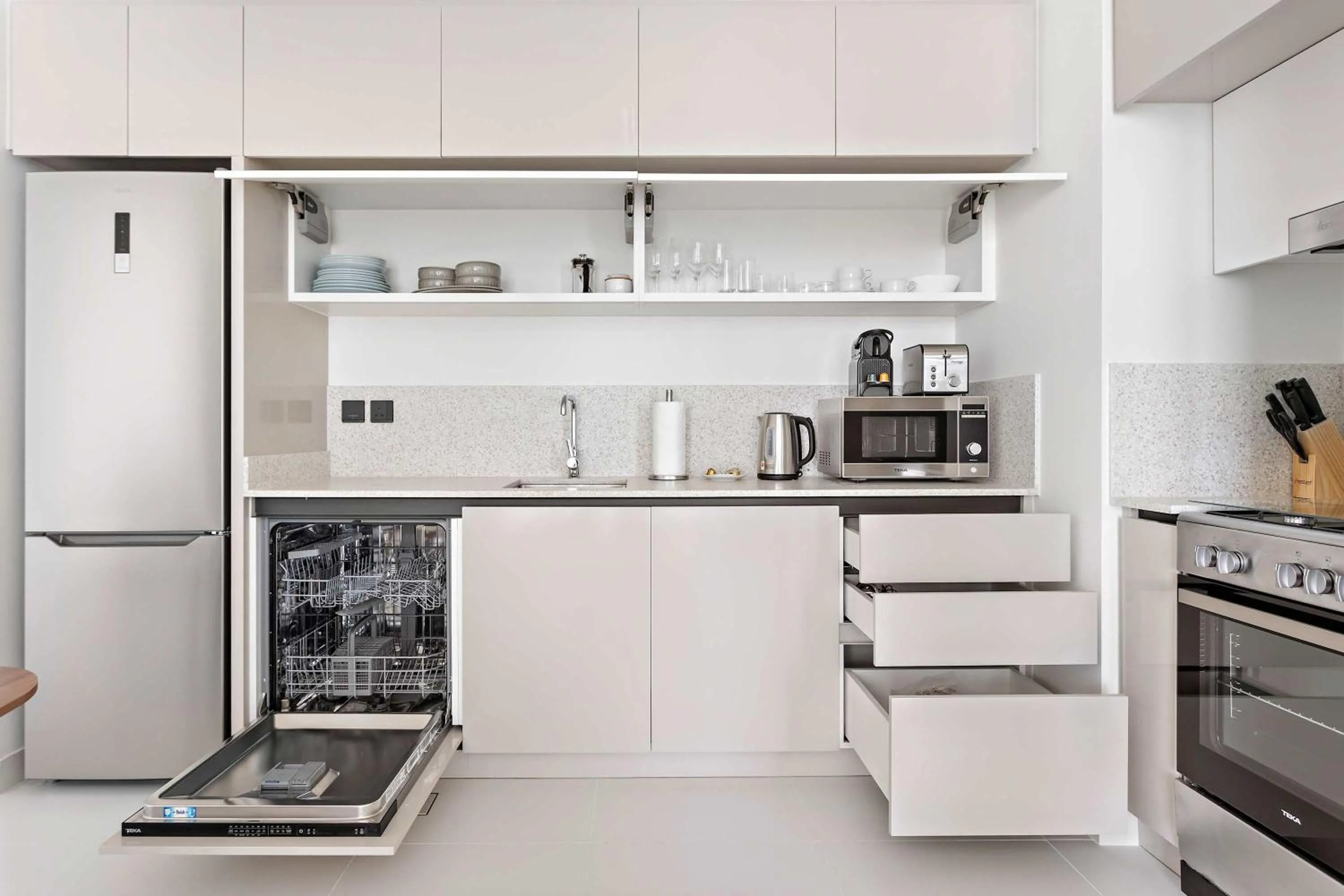 Kitchen or kitchenette in Silkhaus Vacation Homes 1BDR with Beach Access in Marina Vista