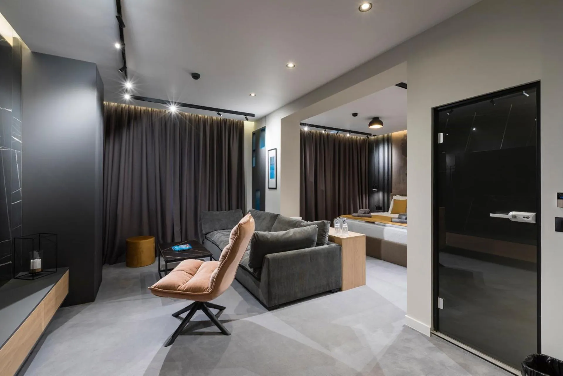 Park Hotel Novel