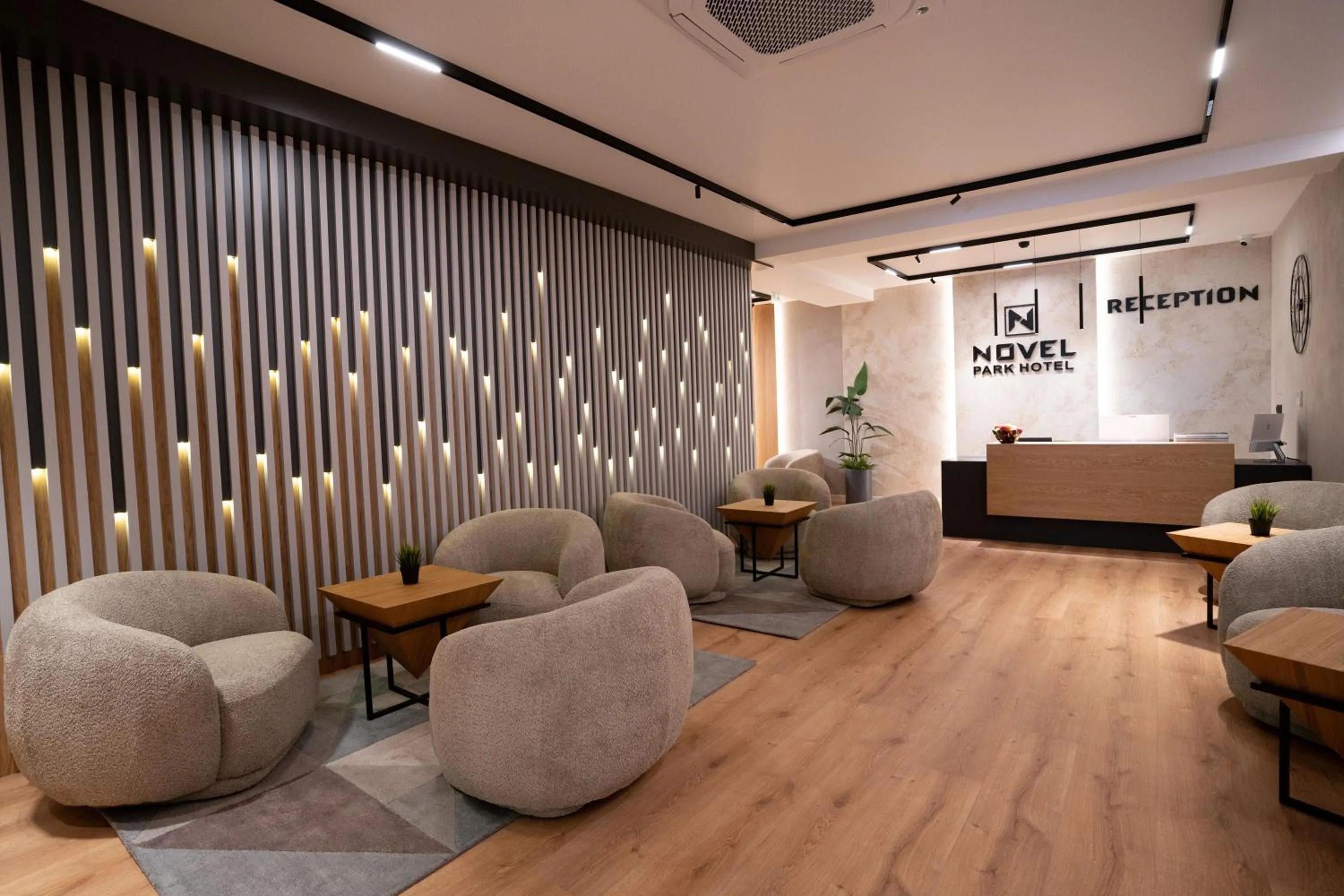 Park Hotel Novel
