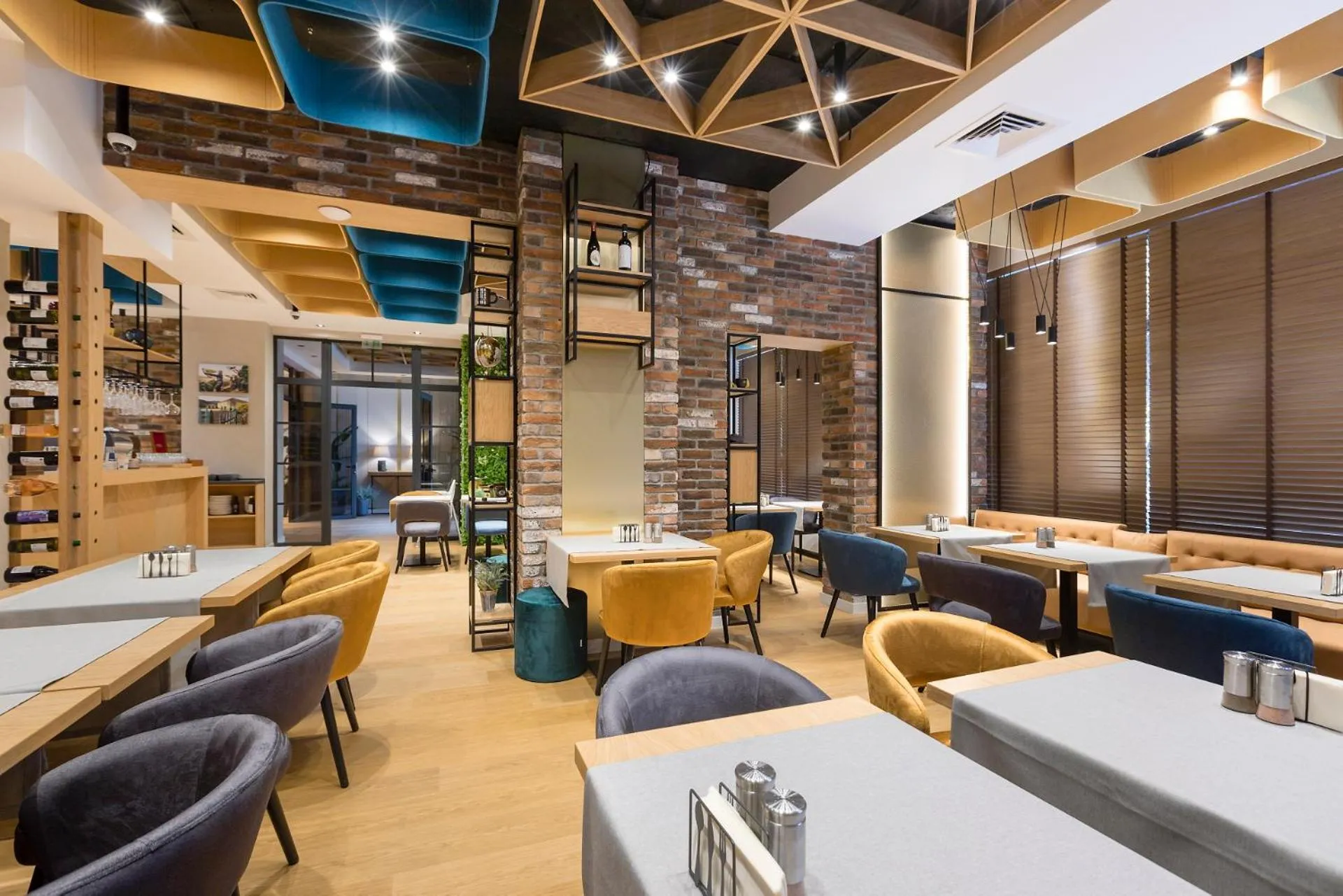 Park Hotel Novel