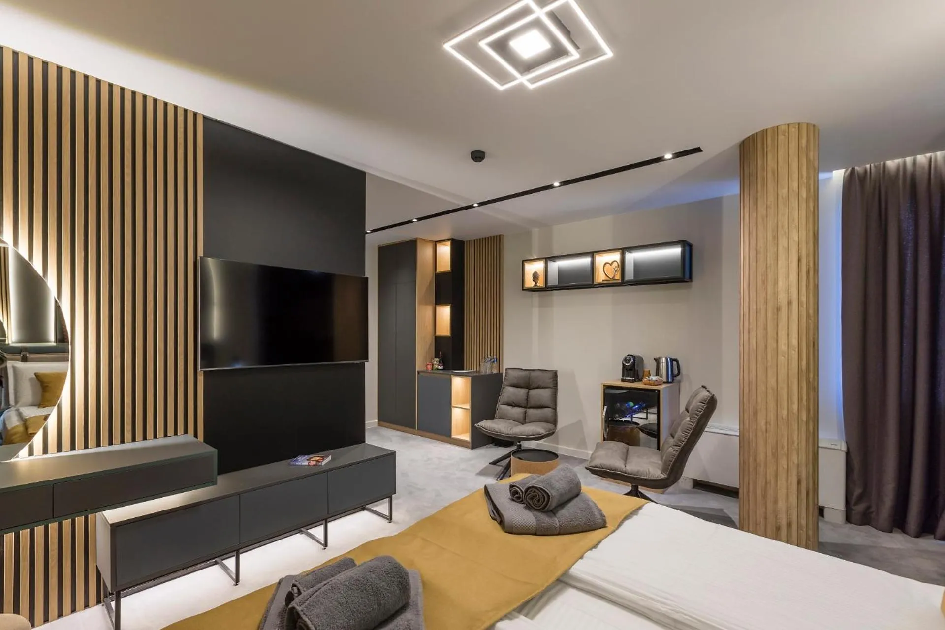 Park Hotel Novel