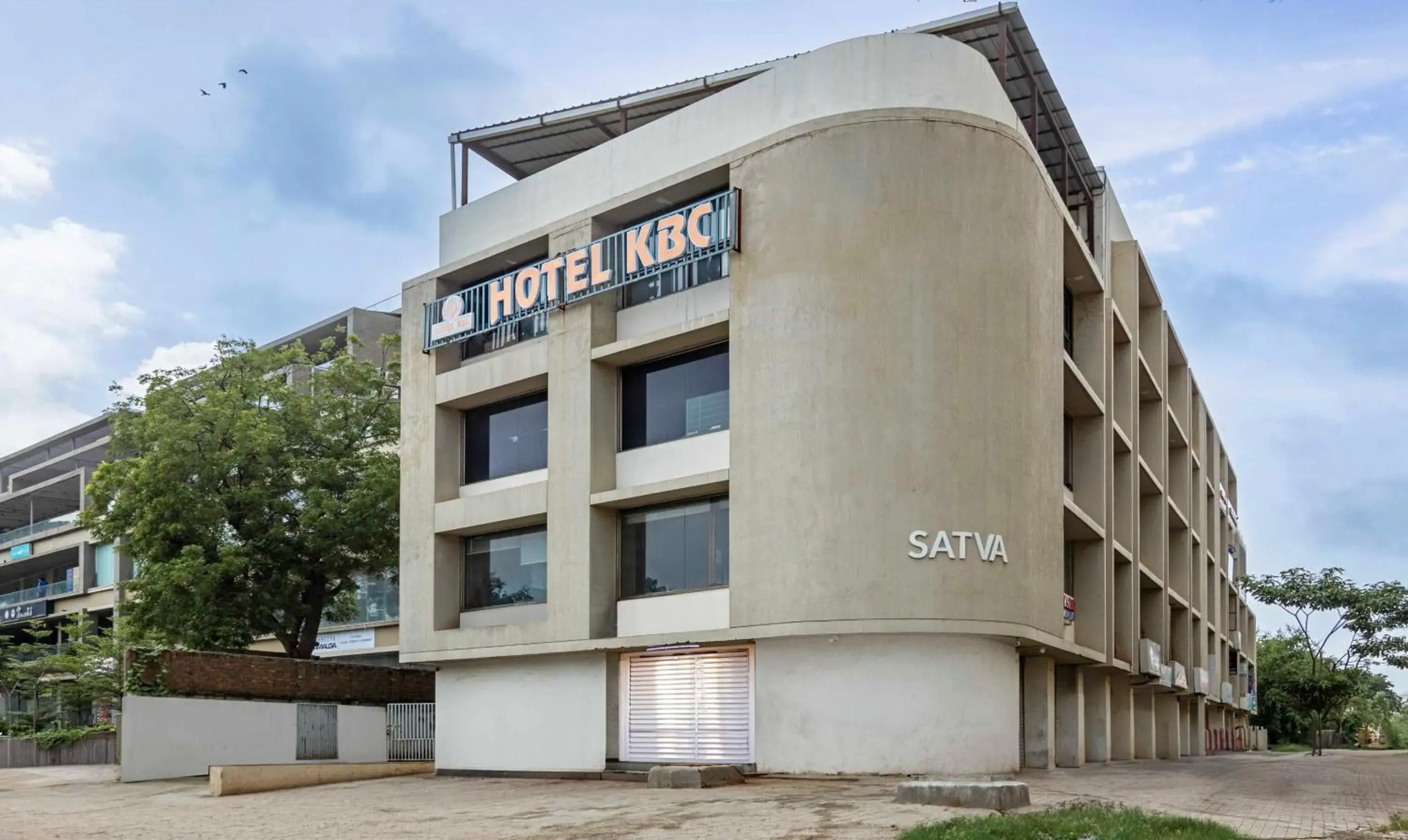 Property building in Treebo KBC Property building in Treebo KBC