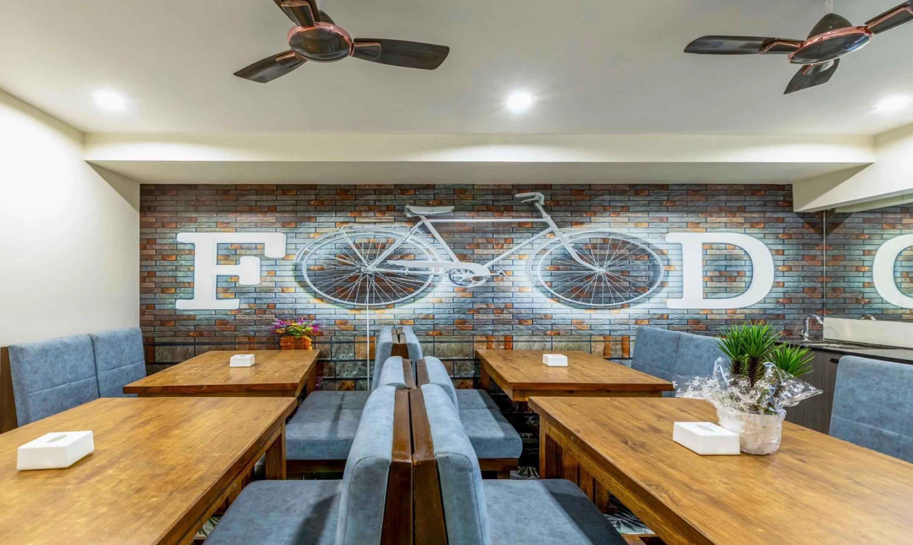 Restaurant/places to eat in Treebo KBC