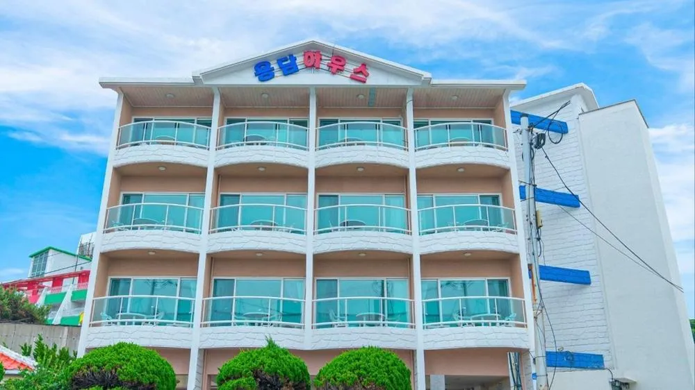 Property building in Jeju Yongdam House