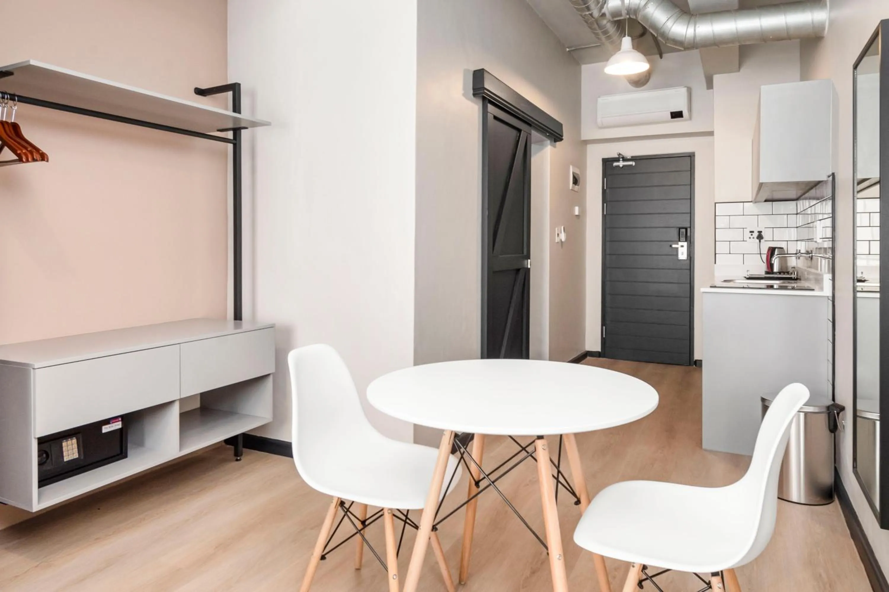 Dining area in HAVN Aparthotel by Totalstay