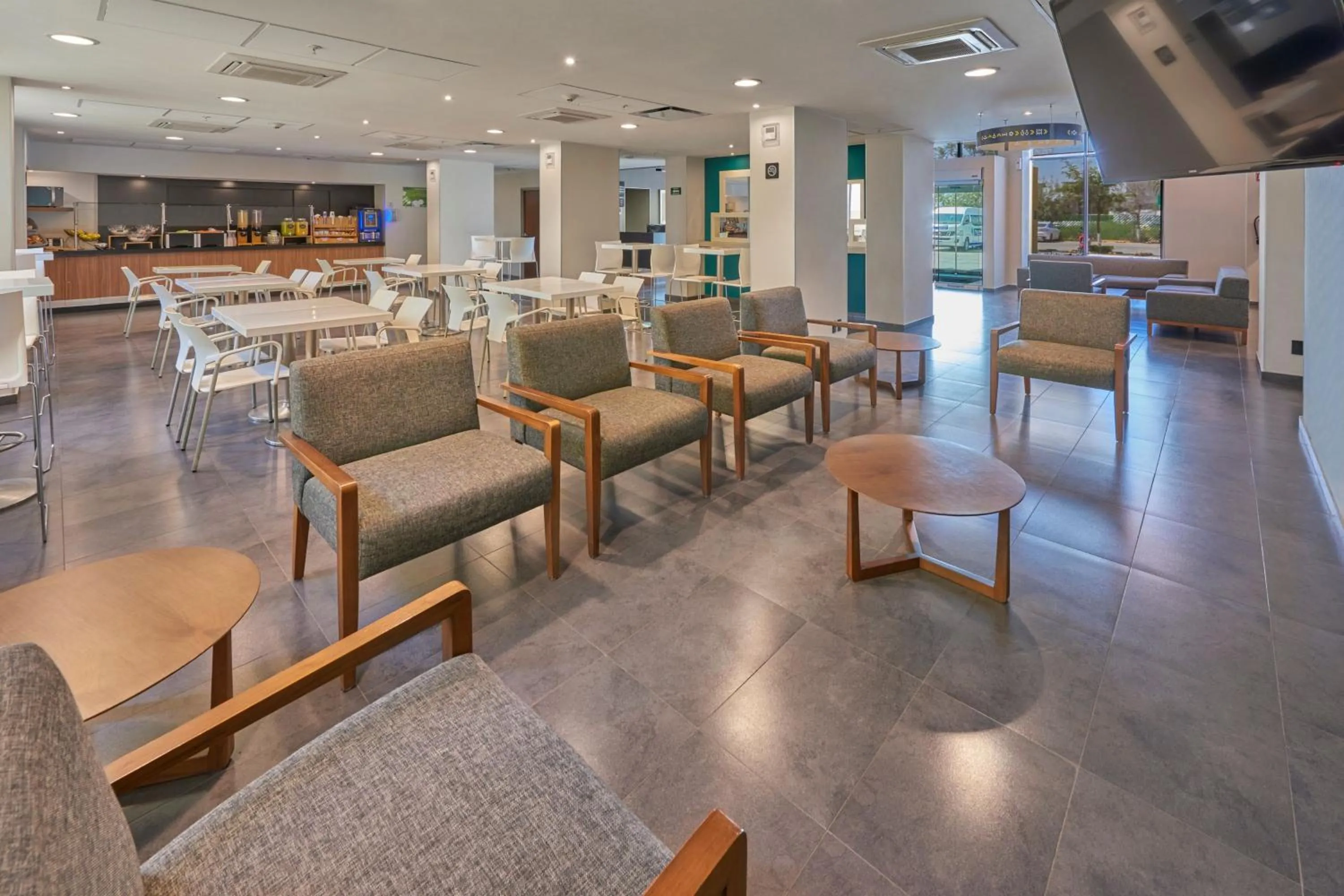 Lobby or reception in City Express by Marriott Salamanca