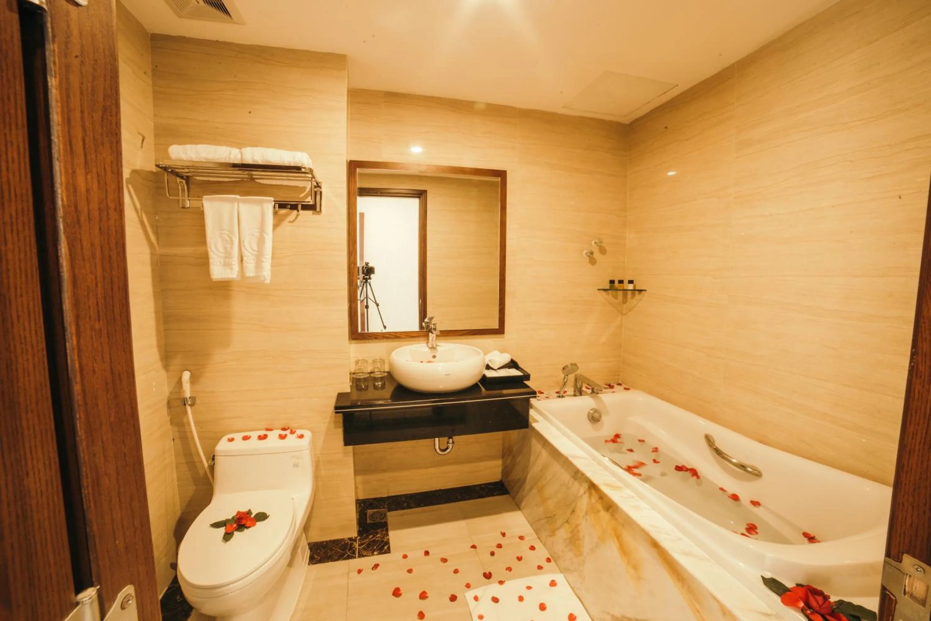 Toilet in Grand Móng Cái Hotel