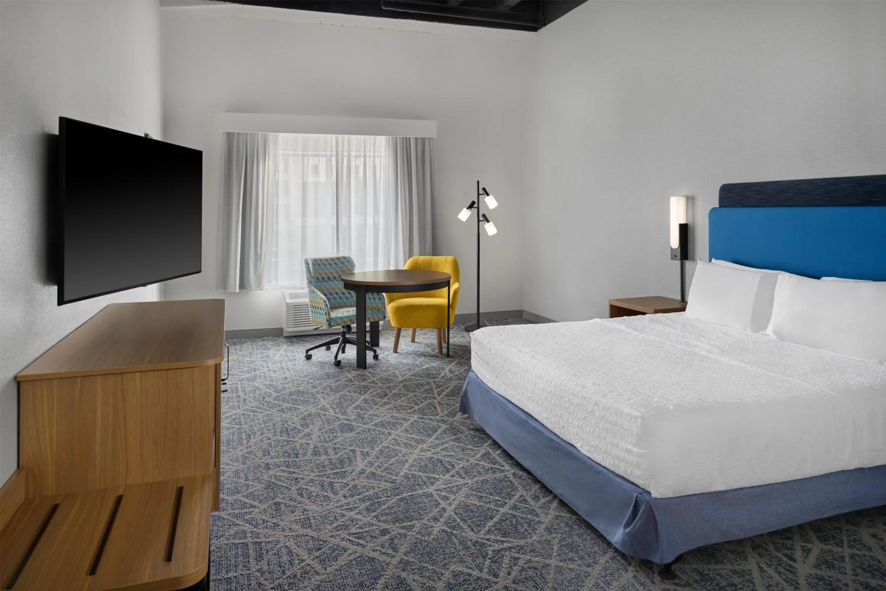 Bedroom, Bed in Hampton Inn by Hilton Lincoln Downtown