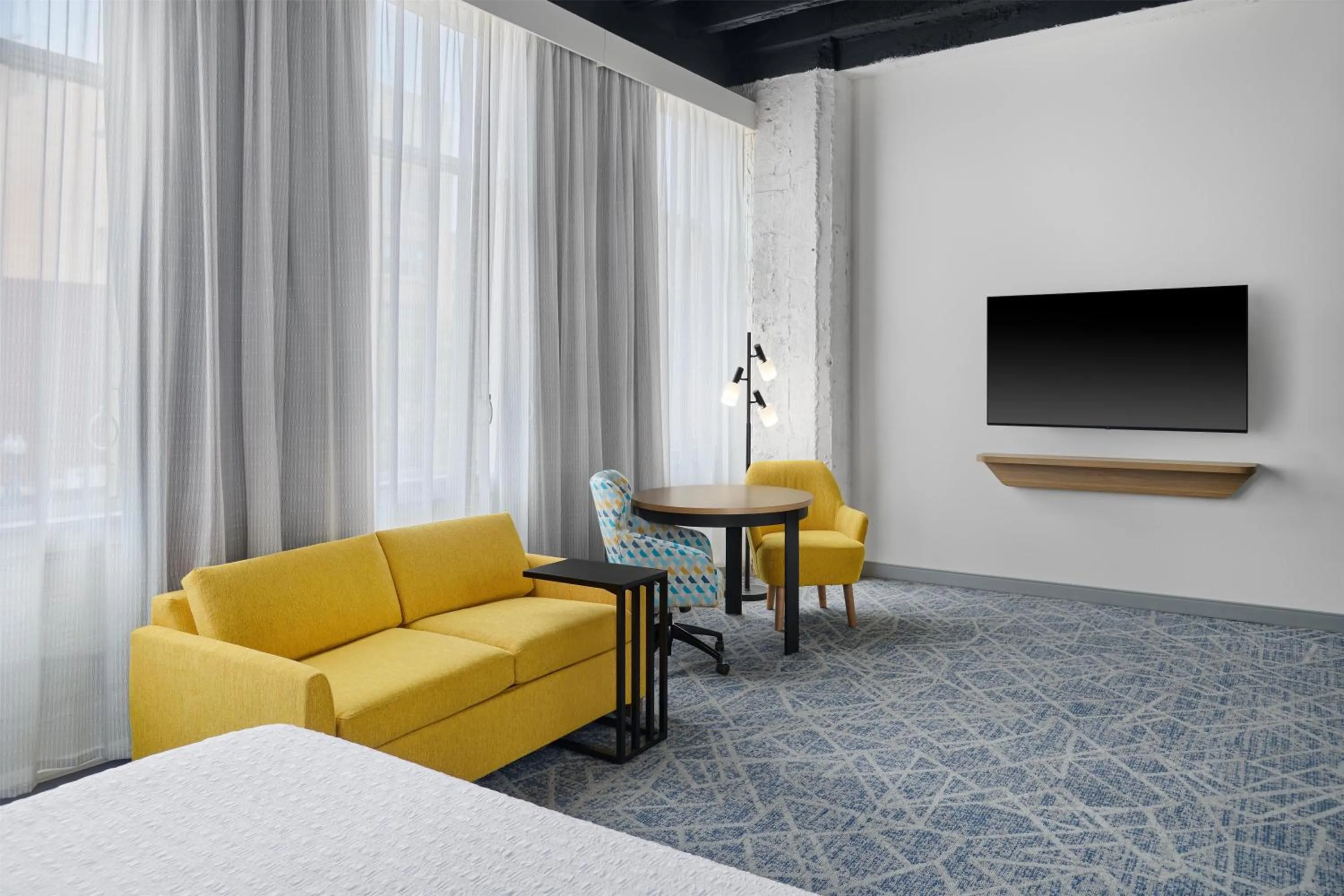 Living room in Hampton Inn by Hilton Lincoln Downtown