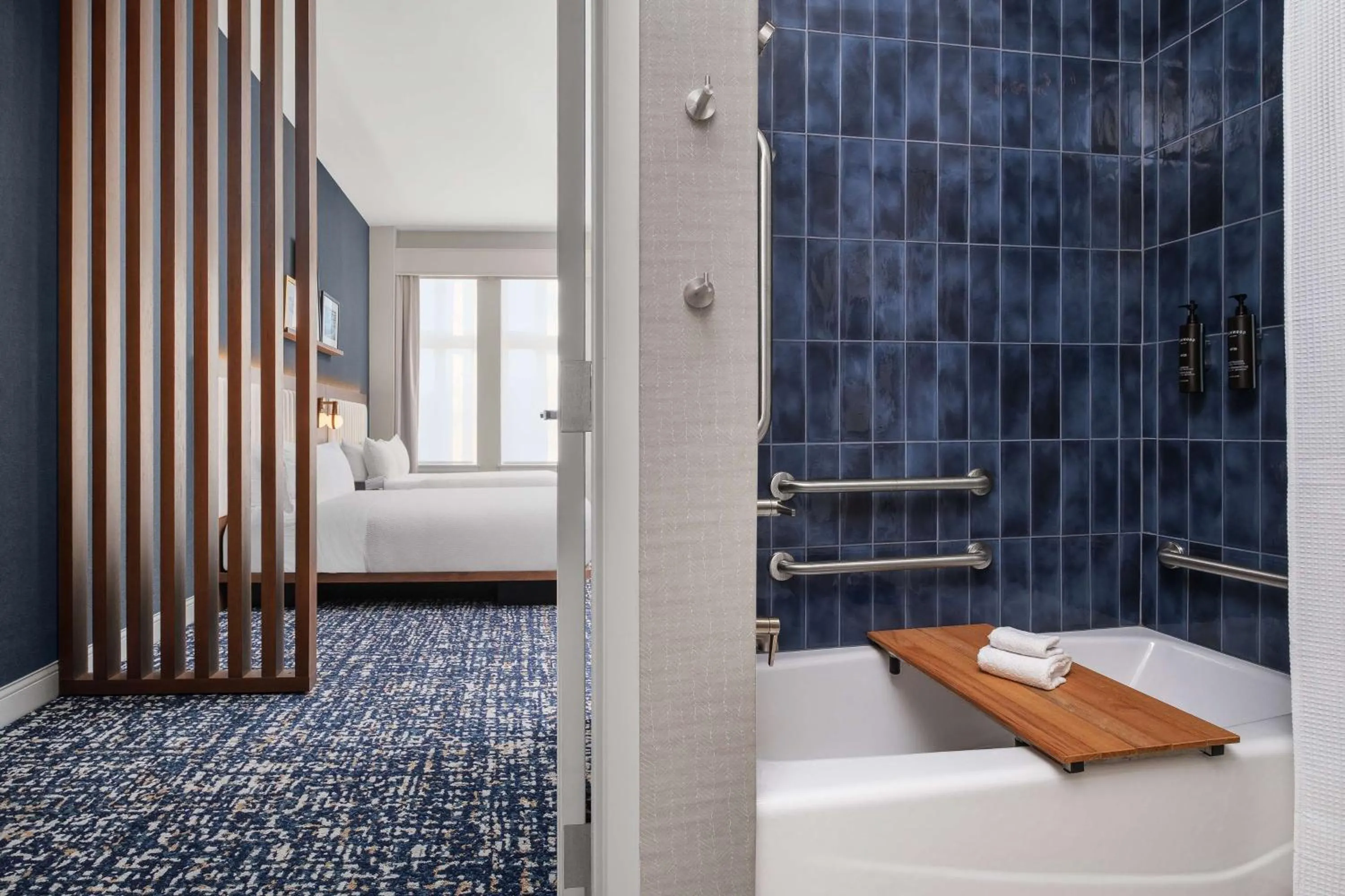 Bathroom, Bed in The Well House Hamilton, Tapestry Collection By Hilton