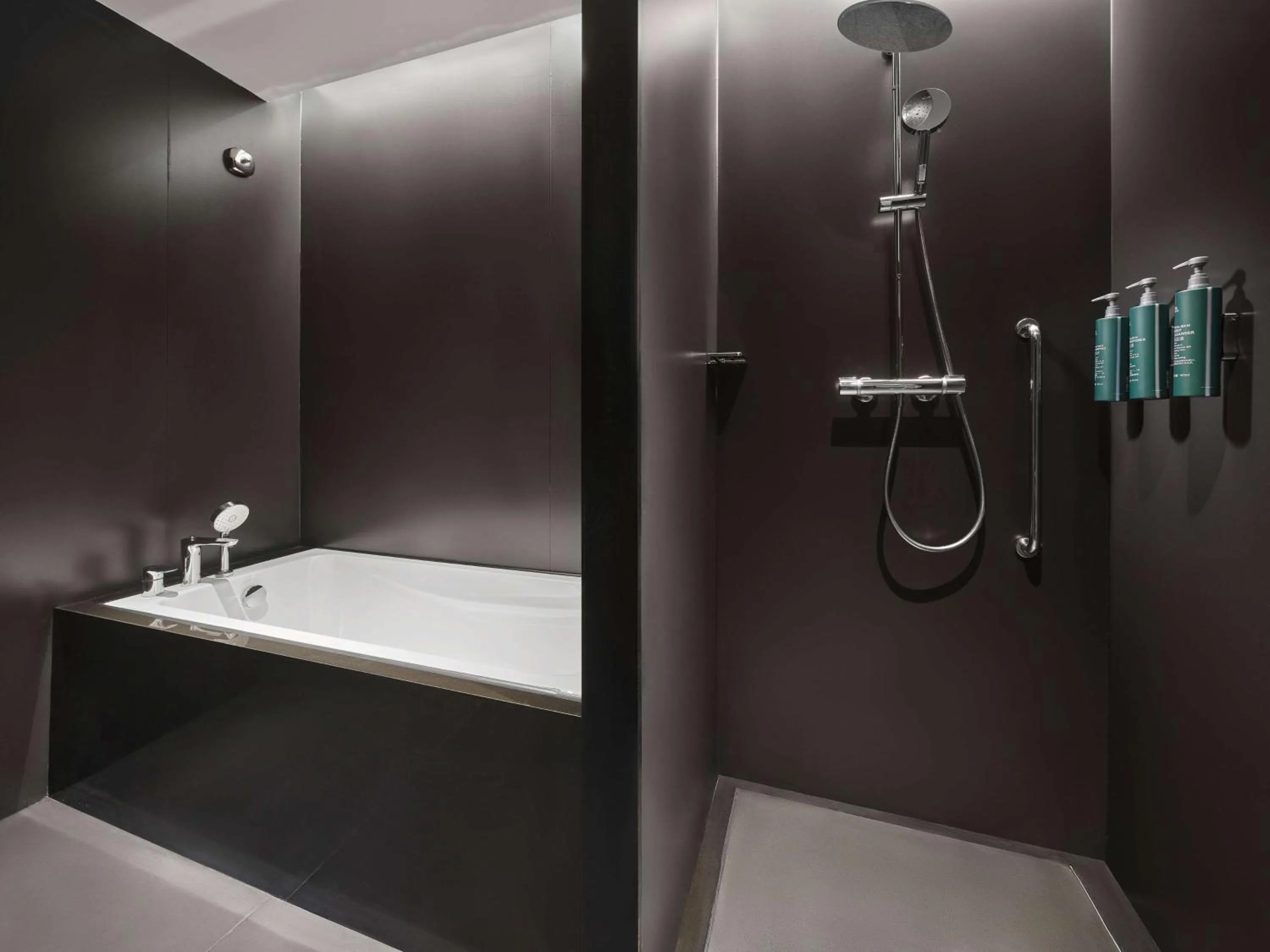 Bathroom in Hilton Garden Inn Xi'An Bell Tower