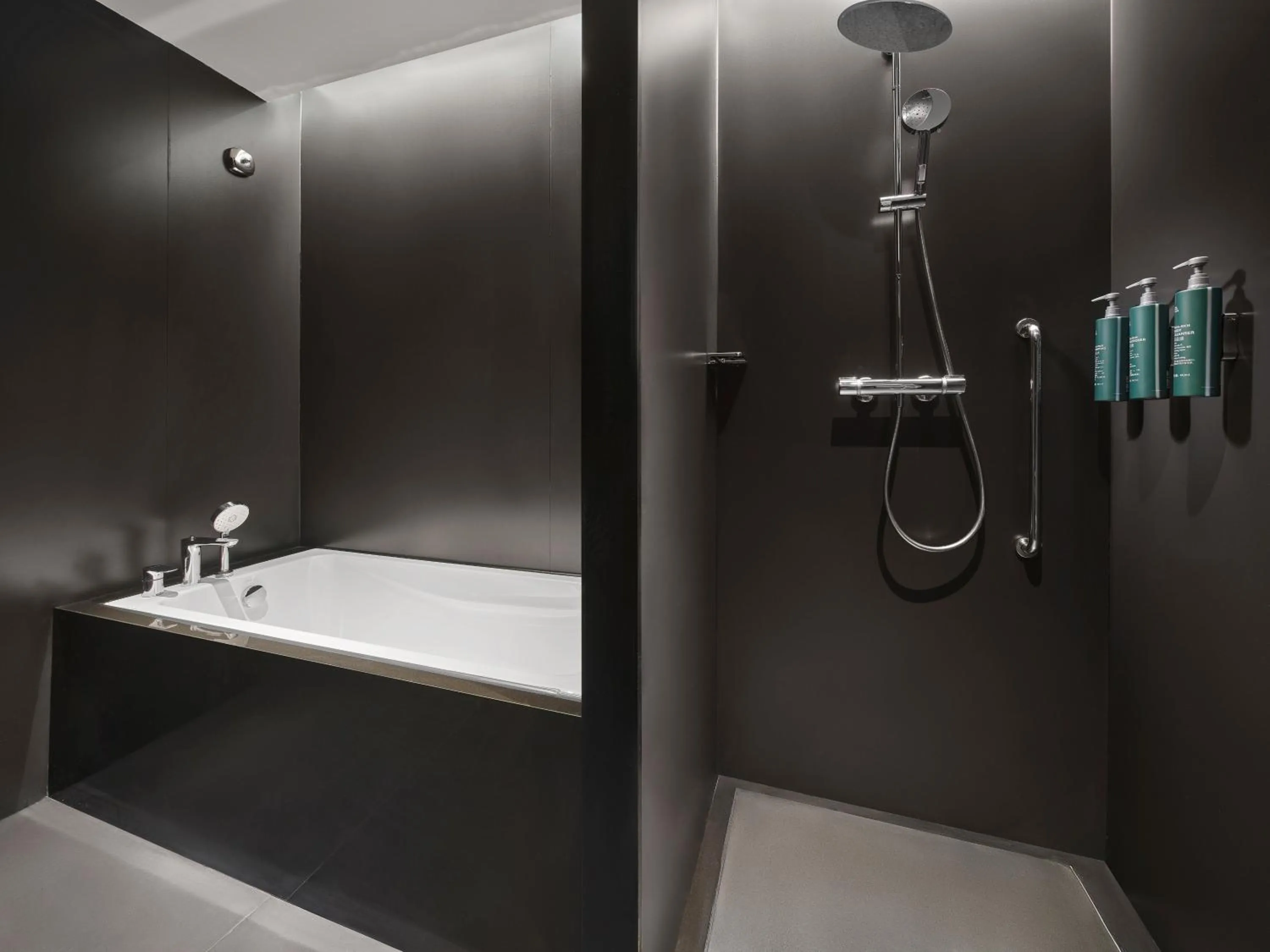 Bathroom in Hilton Garden Inn Xi'An Bell Tower