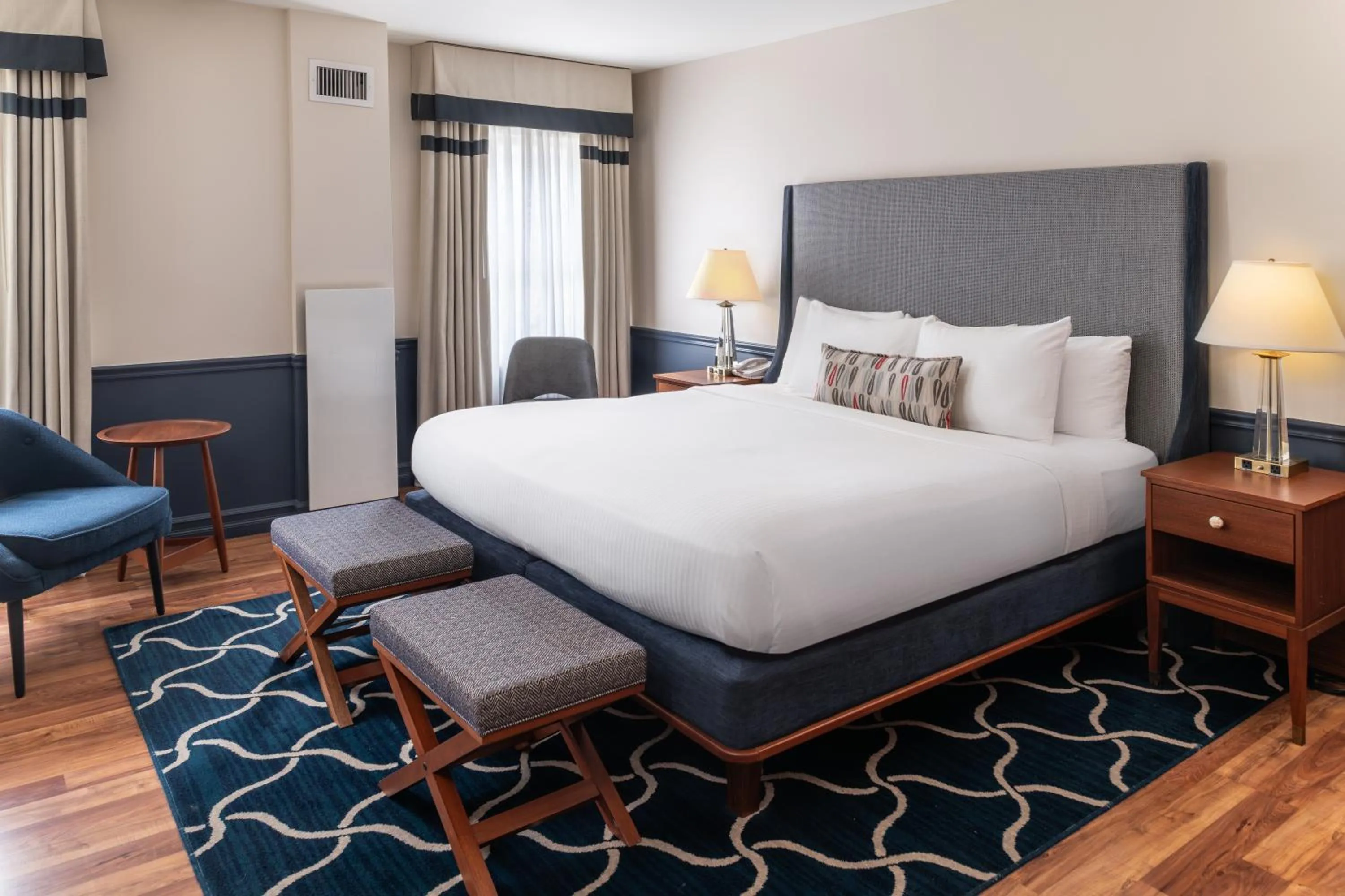 Bedroom, Bed in Portland Harbor Hotel