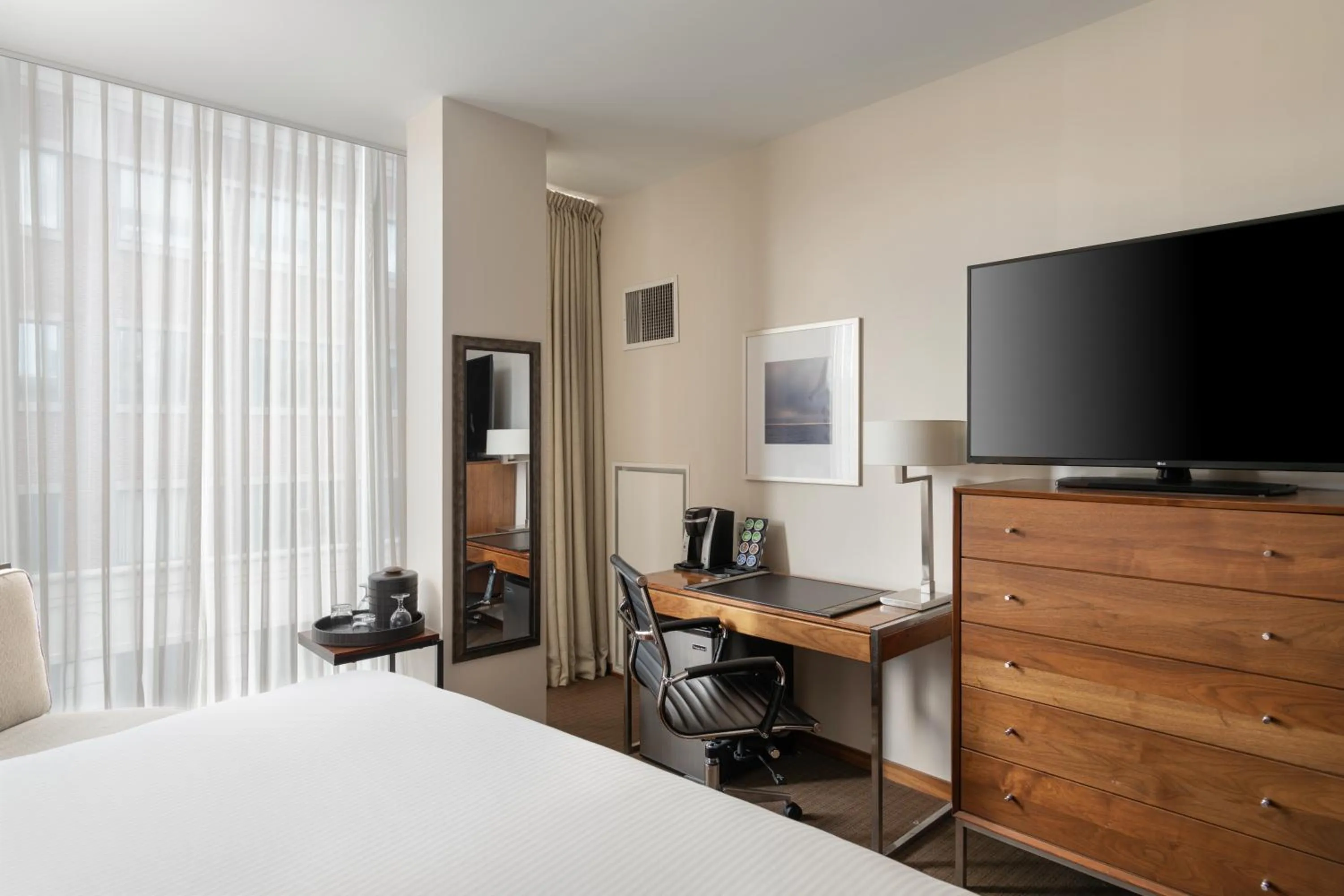 TV and multimedia, Bed in Portland Harbor Hotel