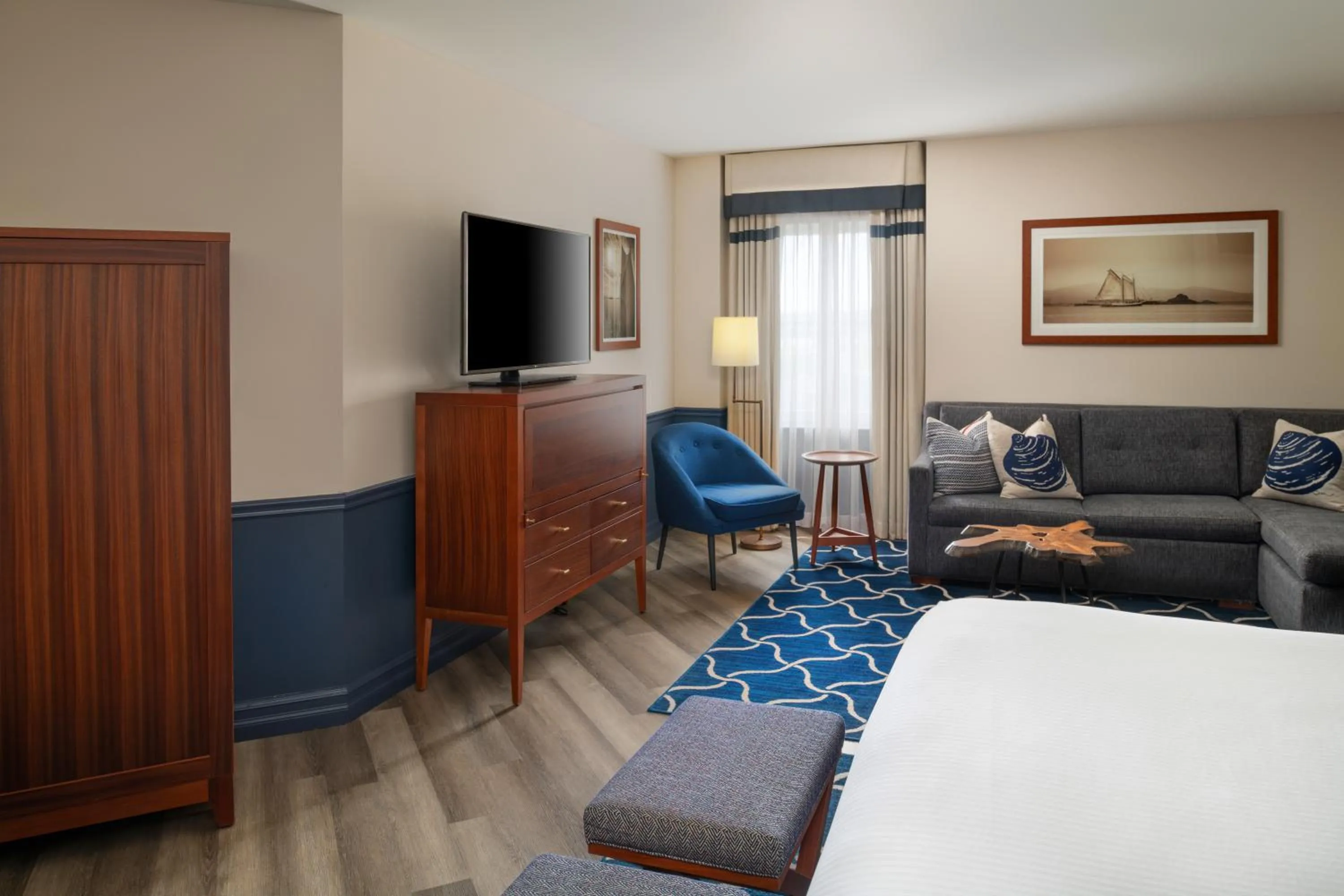 Bedroom, Bed in Portland Harbor Hotel