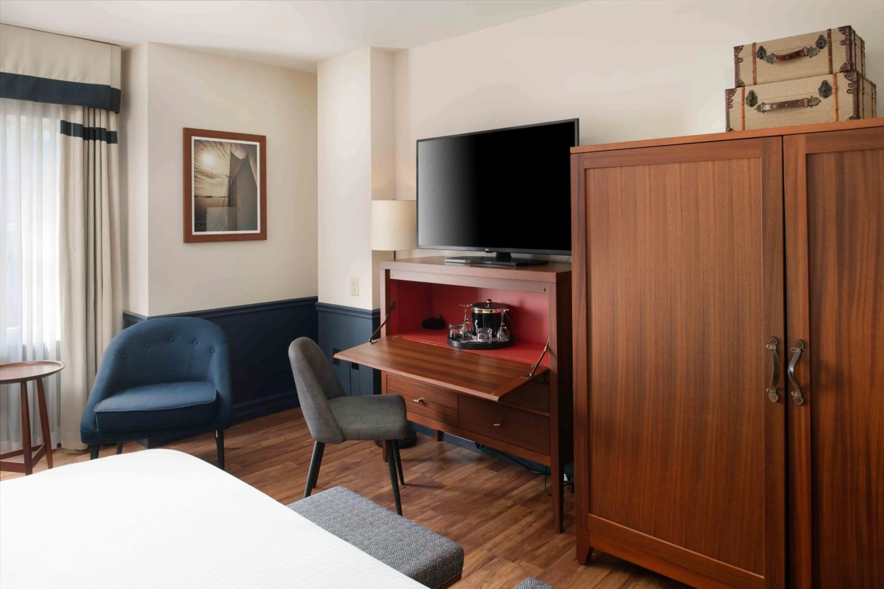 TV and multimedia, Bed in Portland Harbor Hotel