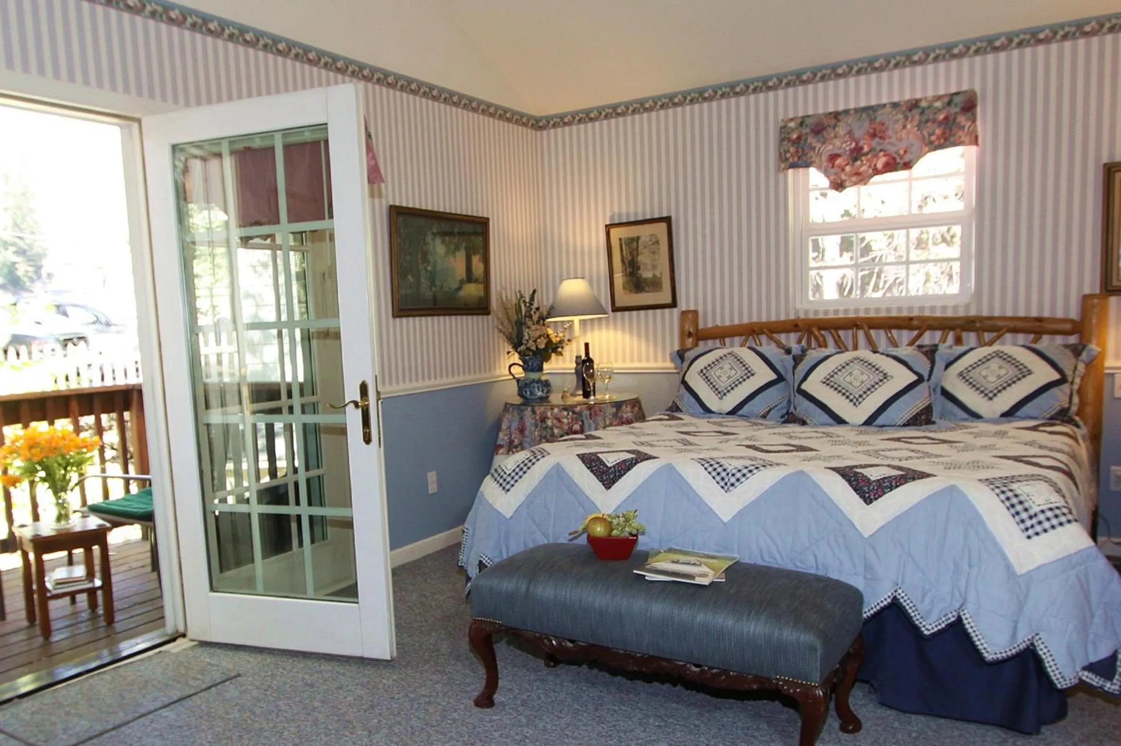 Photo of the whole room, Bed in McCaffrey House Bed and Breakfast Inn