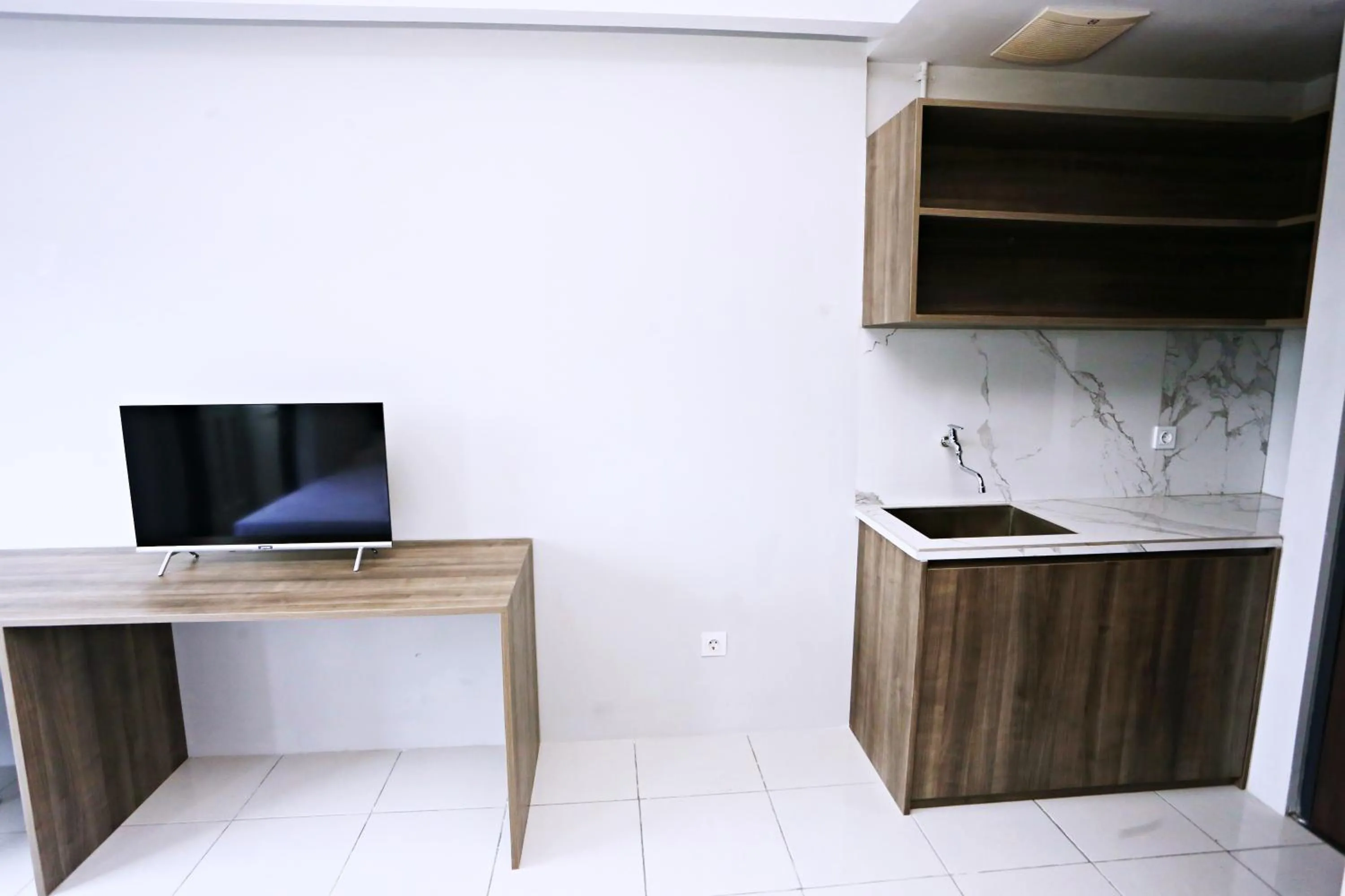 TV and multimedia in Nusantara Rooms Riverdale By Reccoma