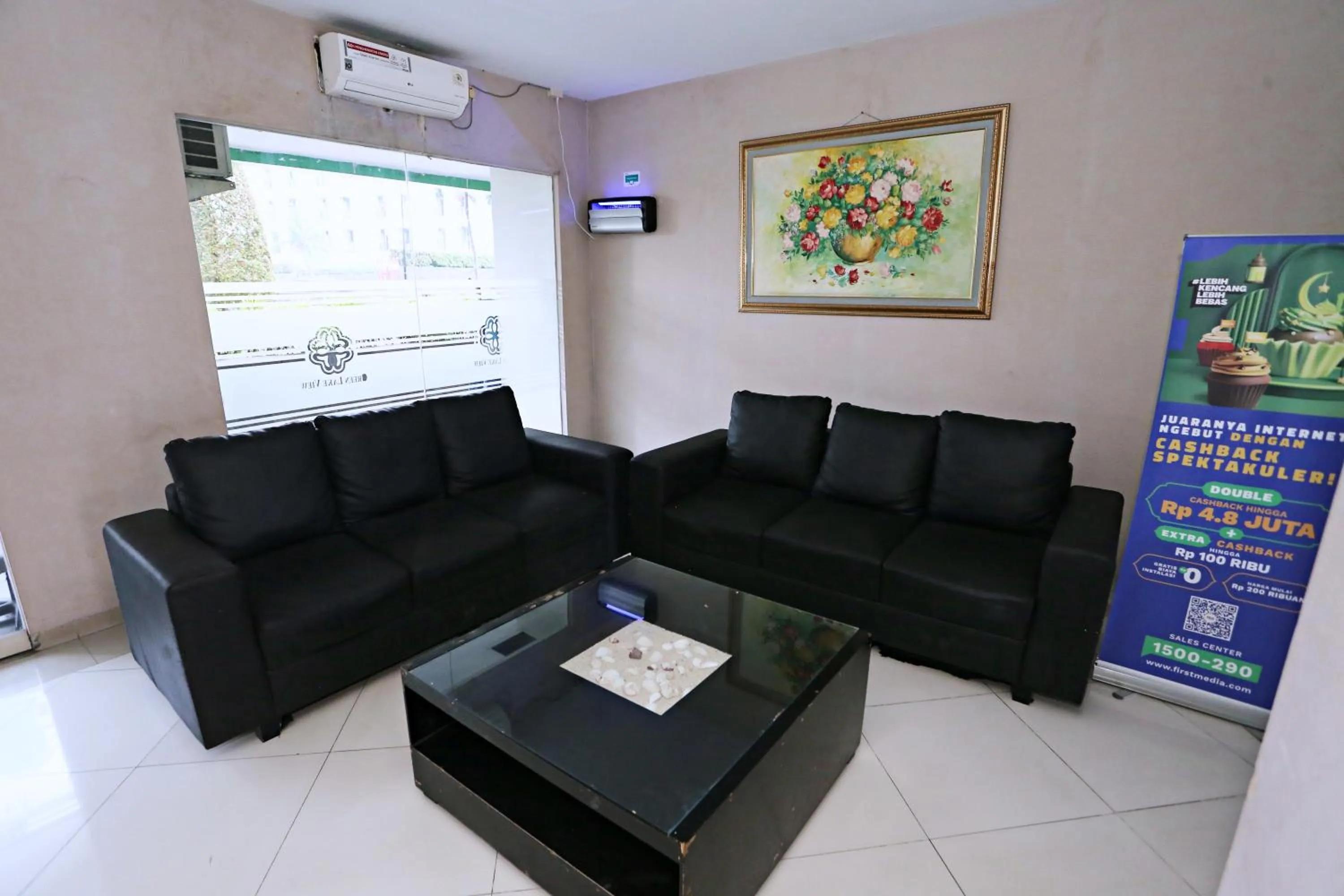 Living room in Nusantara Rooms Riverdale By Reccoma
