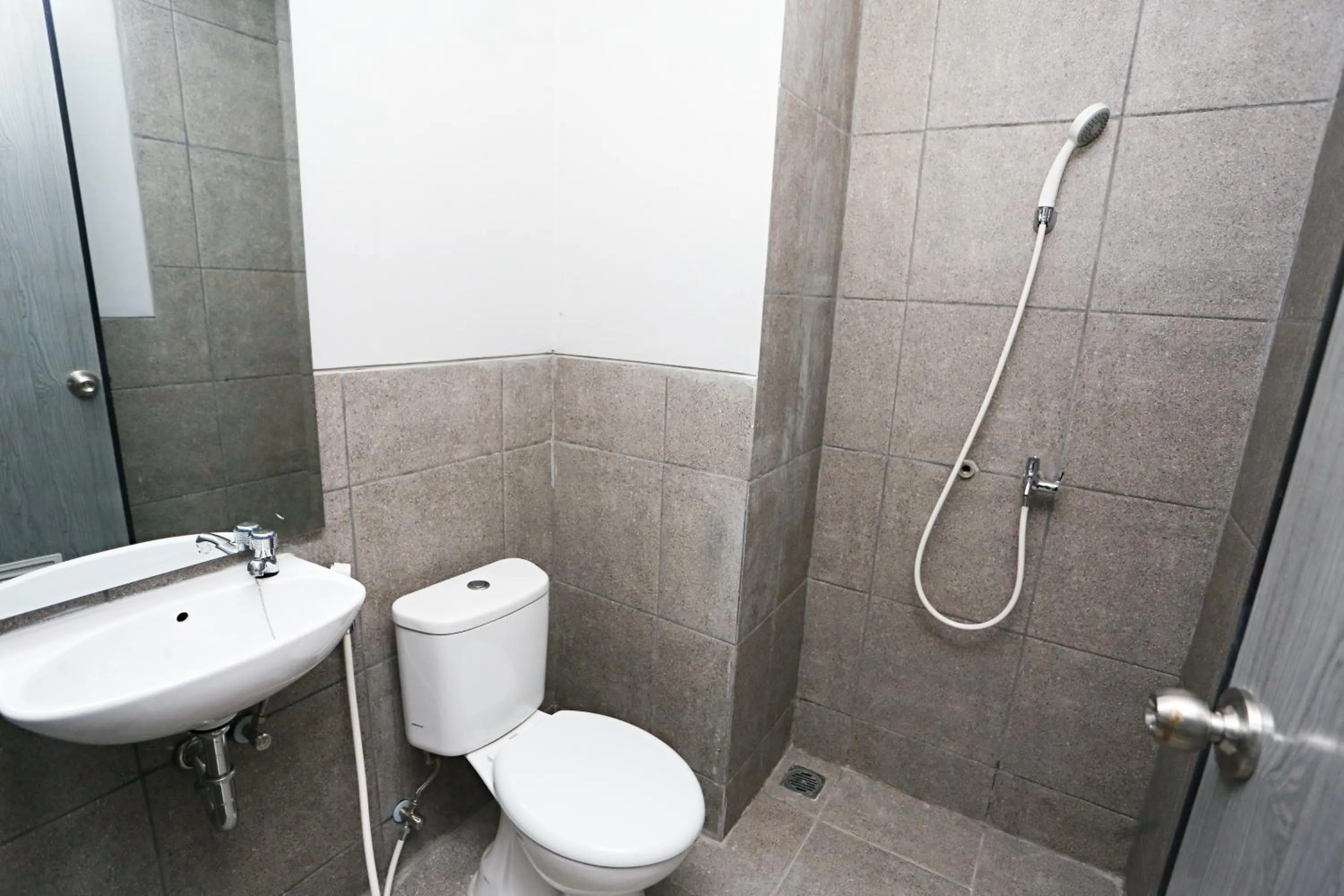 Shower in Nusantara Rooms Riverdale By Reccoma