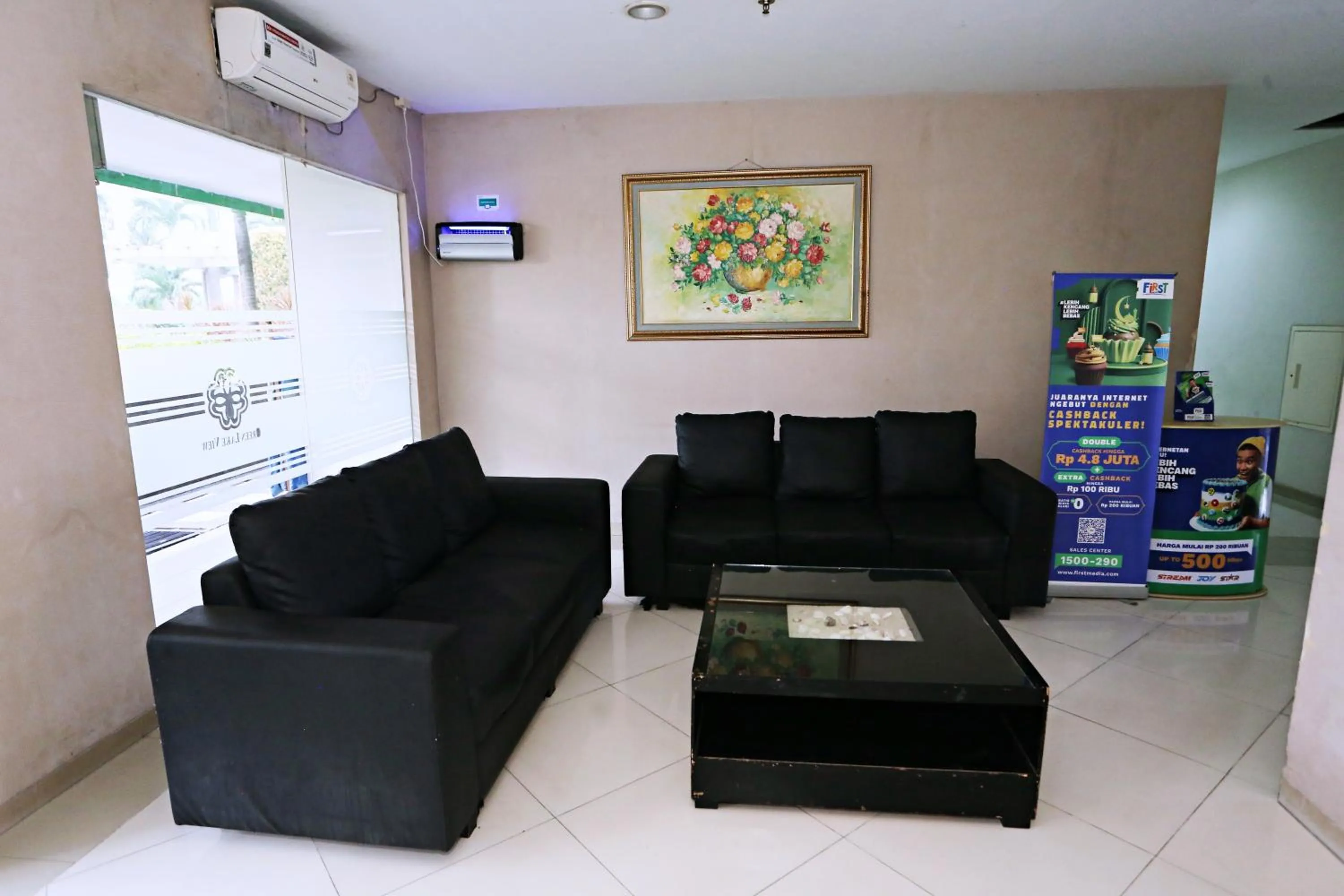 Living room in Nusantara Rooms Riverdale By Reccoma