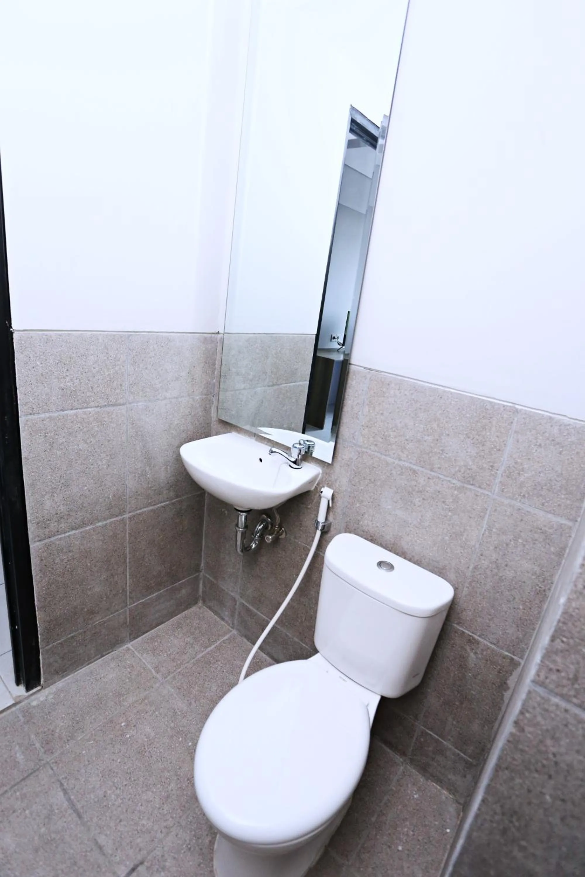 Toilet in Nusantara Rooms Riverdale By Reccoma