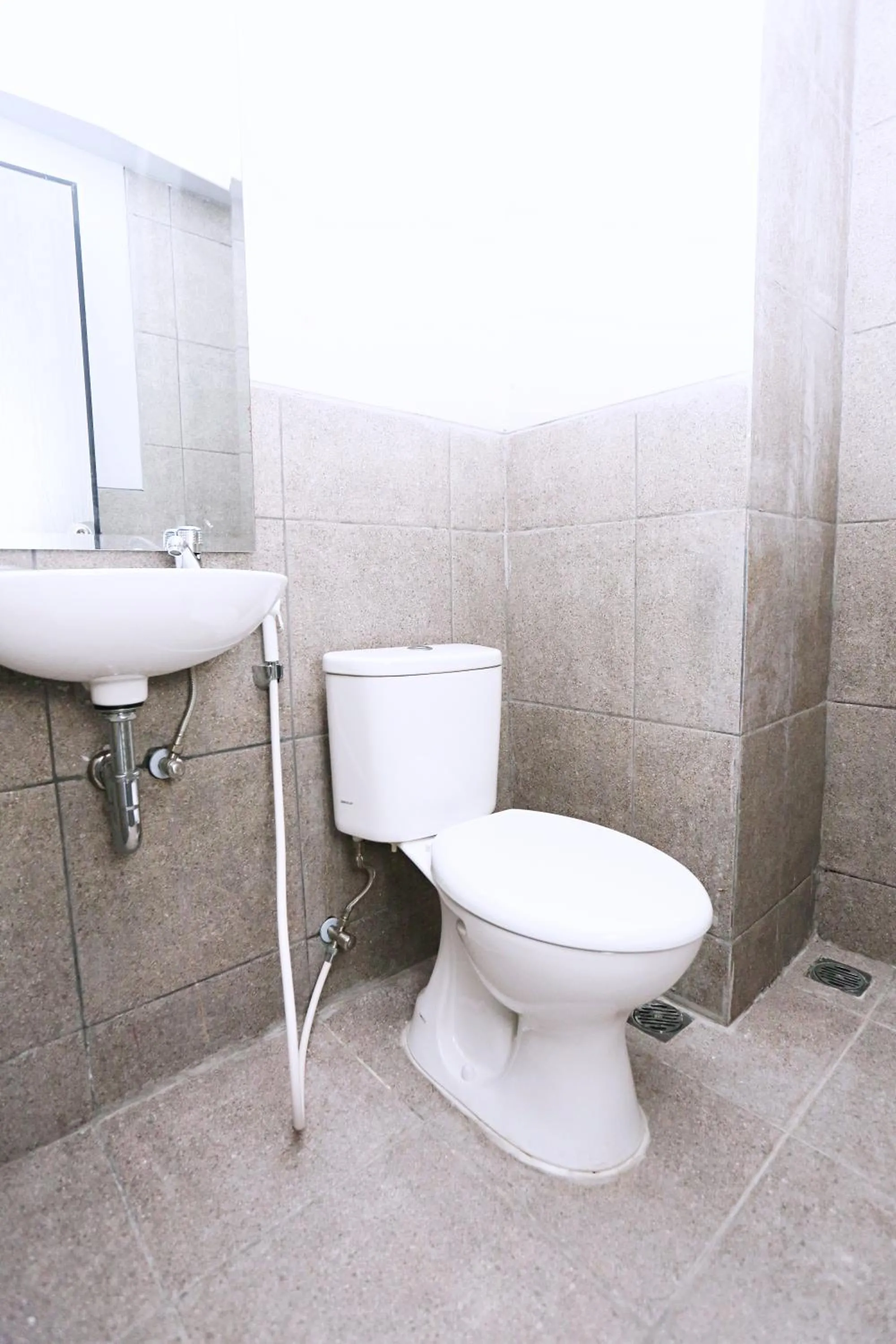 Toilet in Nusantara Rooms Riverdale By Reccoma