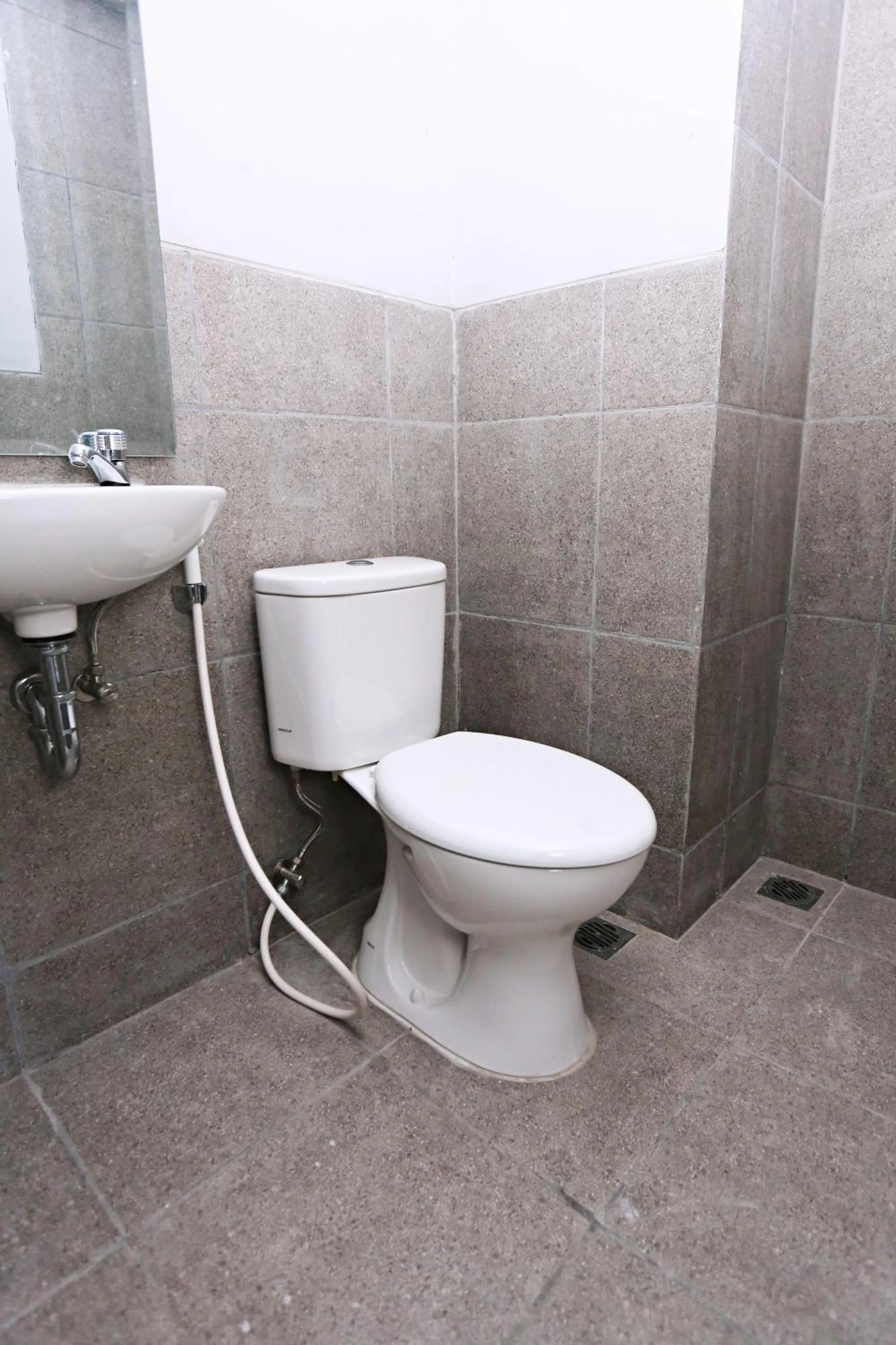 Toilet in Nusantara Rooms Riverdale By Reccoma