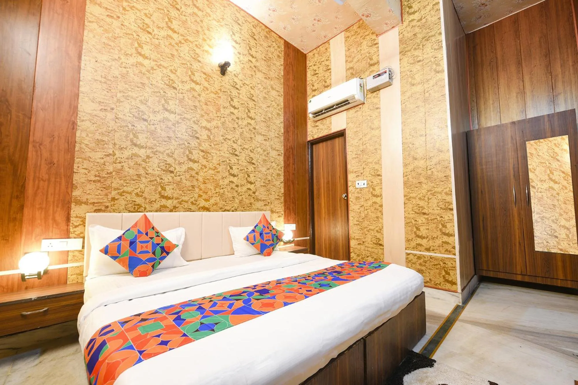 Bed in Via The Grand Palace Near Fortis Escort Hospital